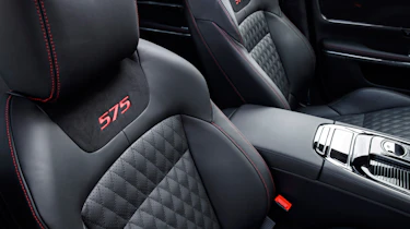 Jaguar XJR 575 - front seats