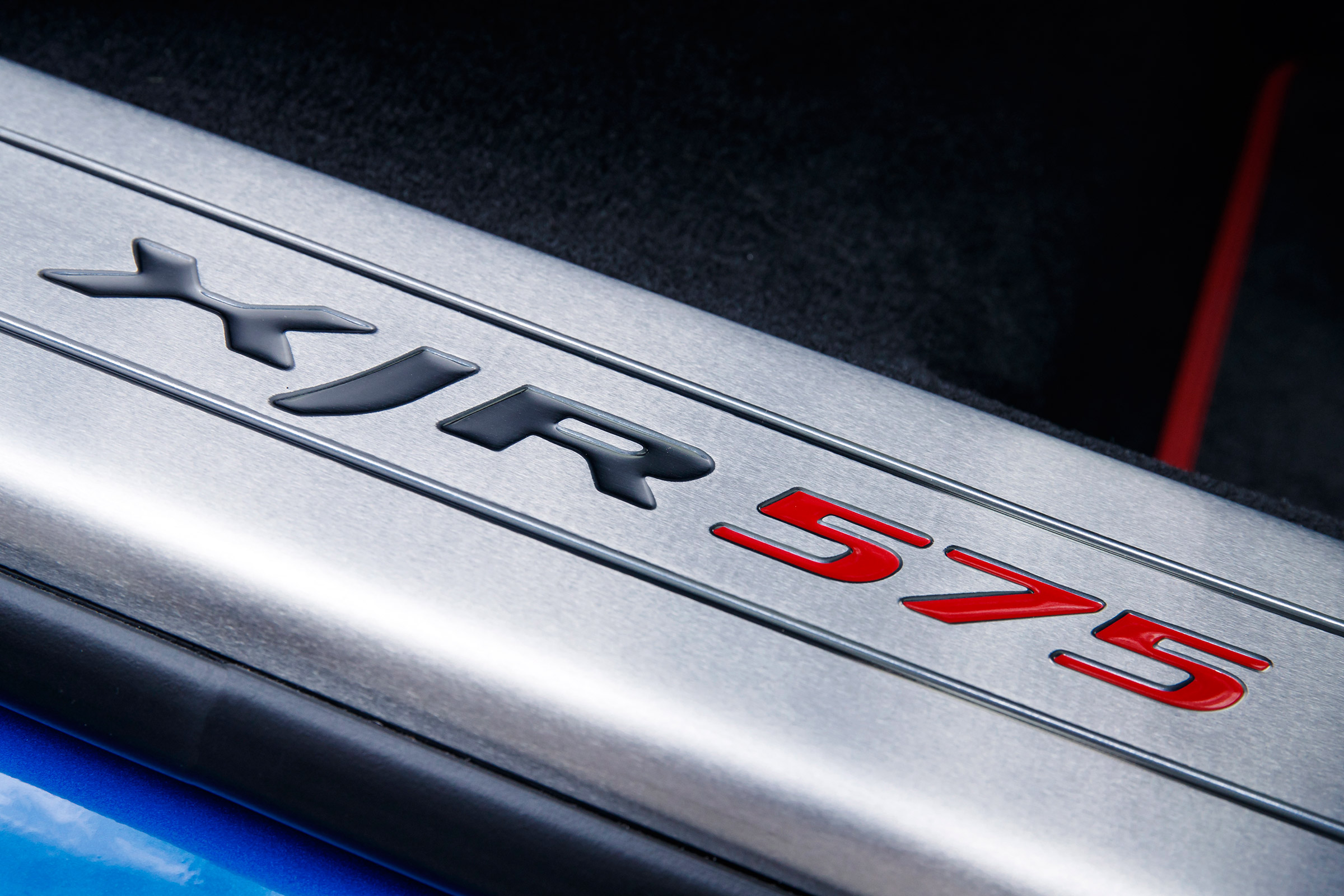 Jaguar XJR 575 - sill