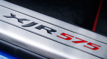 Jaguar XJR 575 - sill