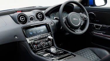Jaguar XJR 575 - cabin