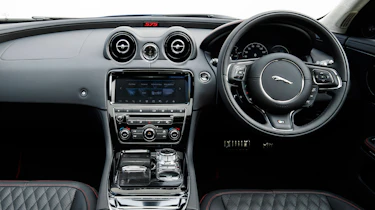 Jaguar XJR 575 - dash