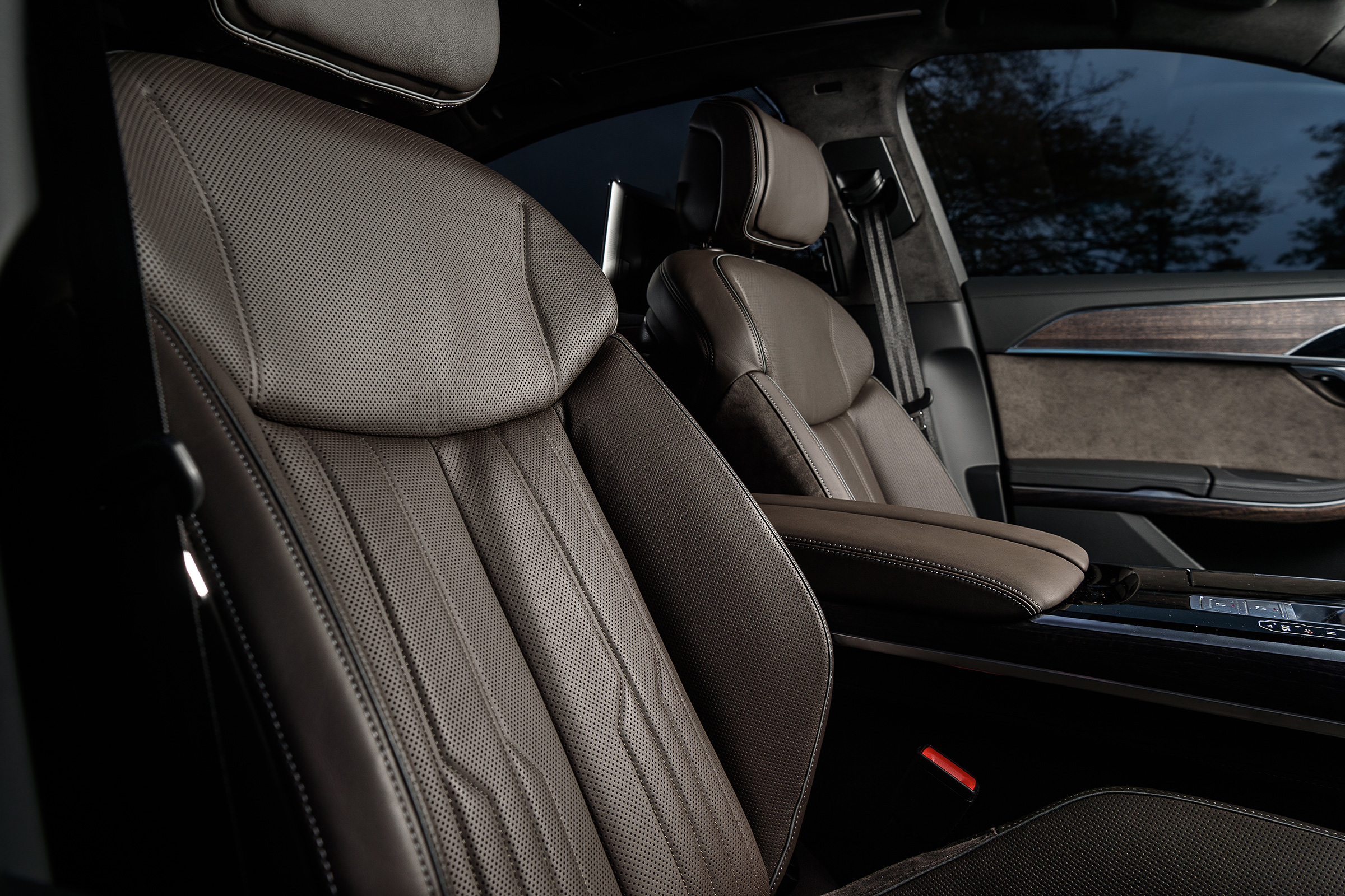 Audi A8 - front seats