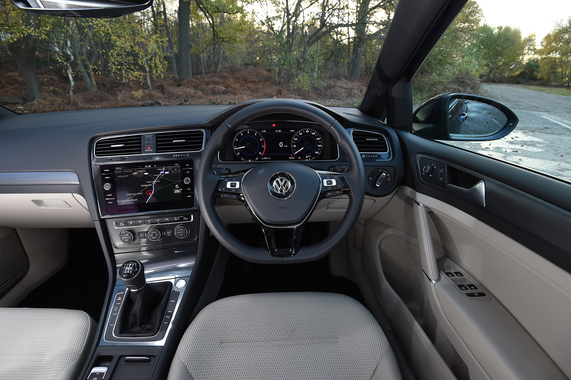 Volkswagen Golf - interior