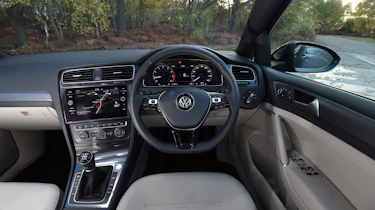 Volkswagen Golf - interior