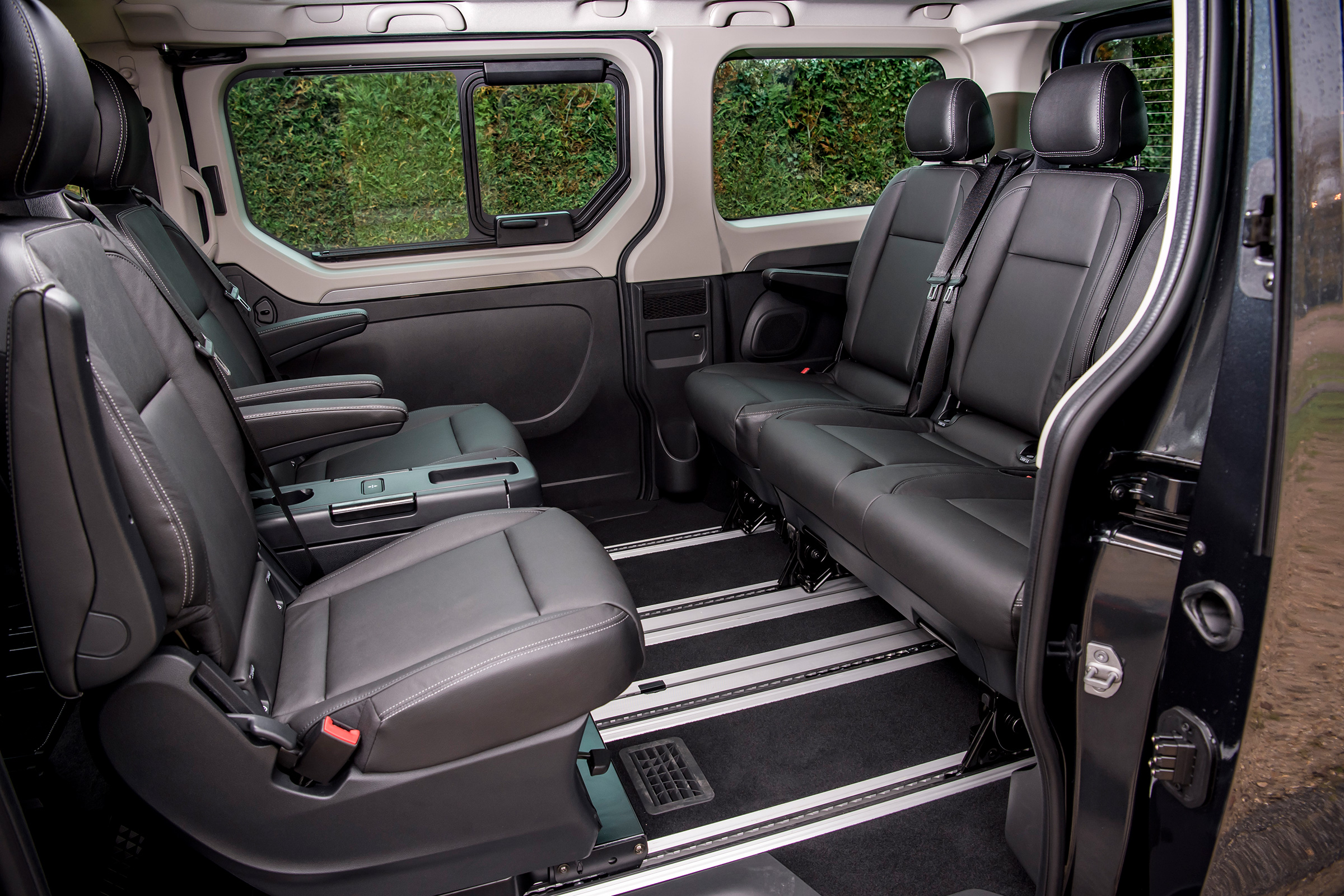 Renault Trafic SpaceClass - cabin