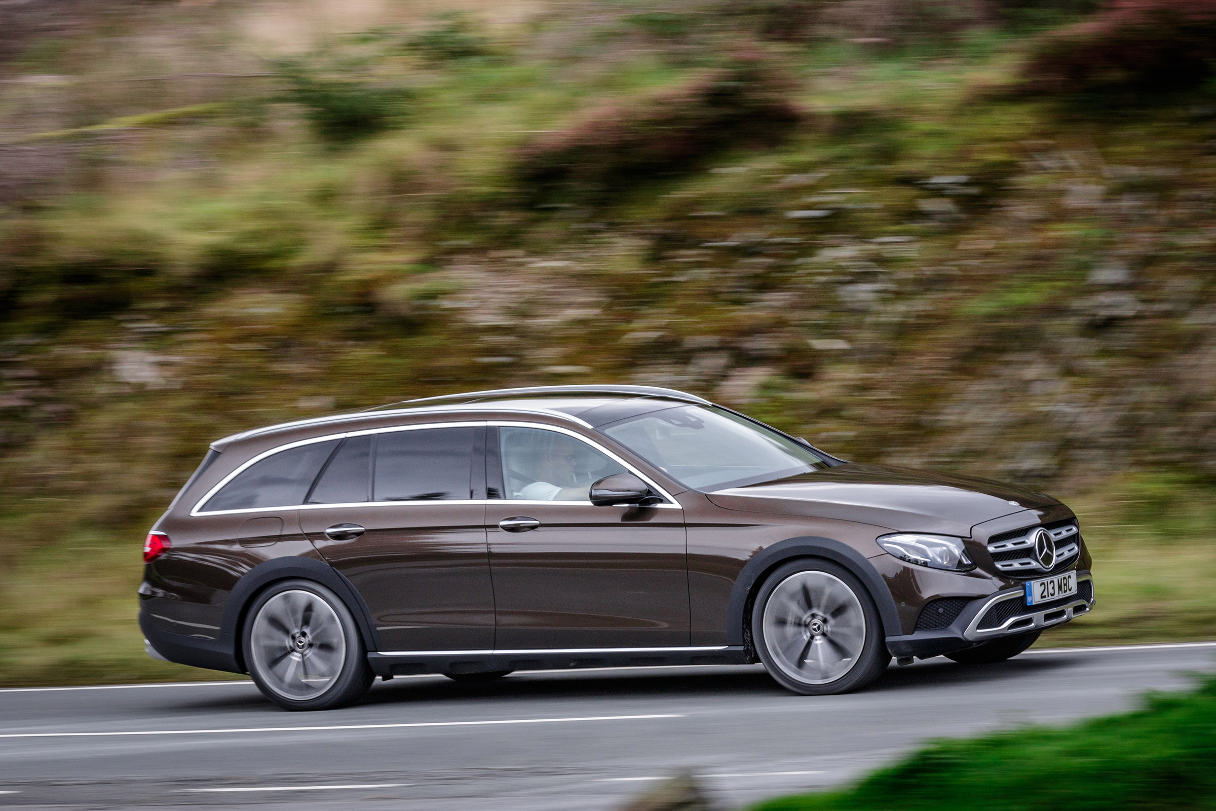 Mercedes E-Class All-Terrain - side