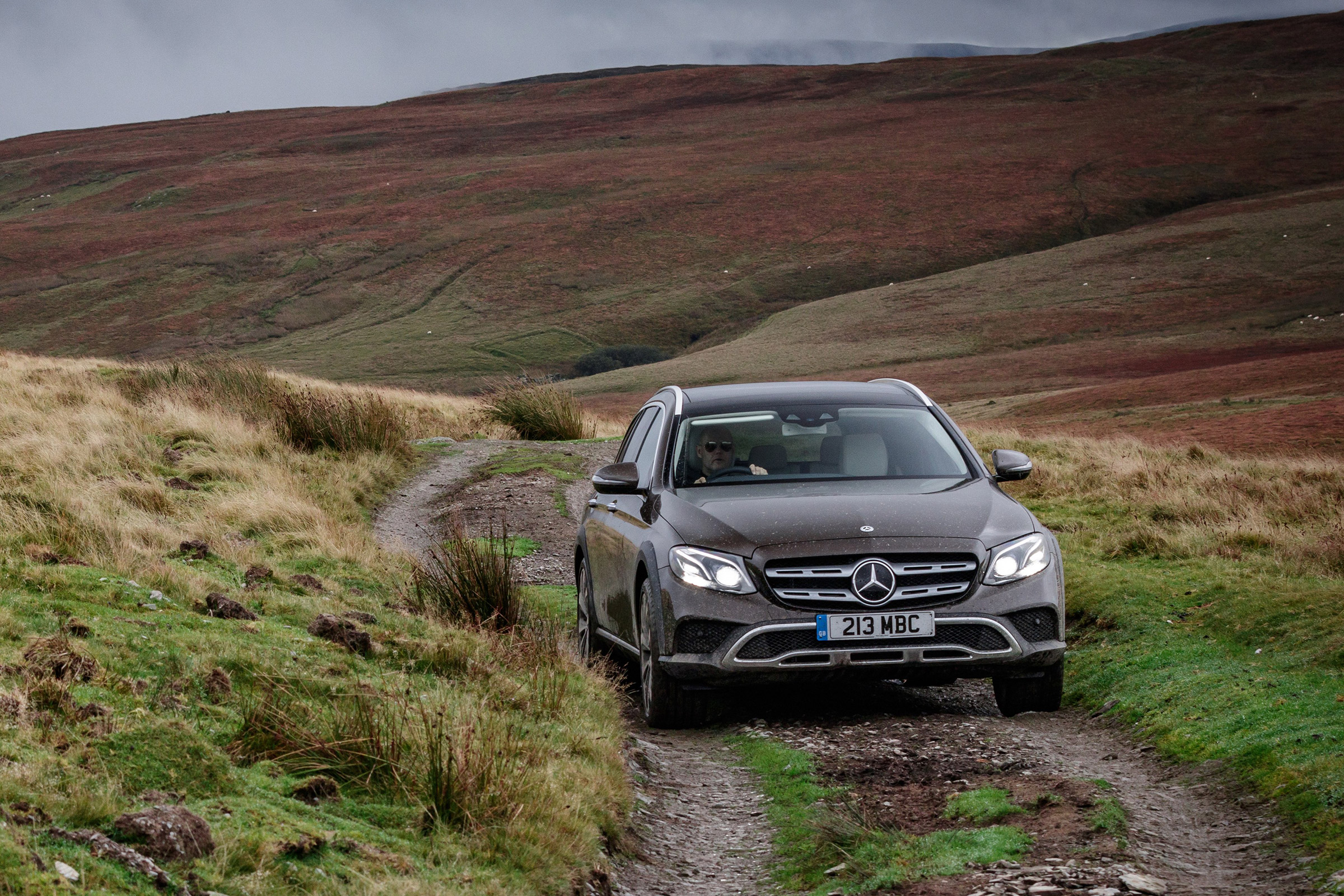 Mercedes E-Class All-Terrain - front off-road