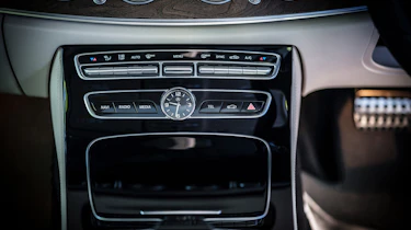 Mercedes E-Class All-Terrain - centre console