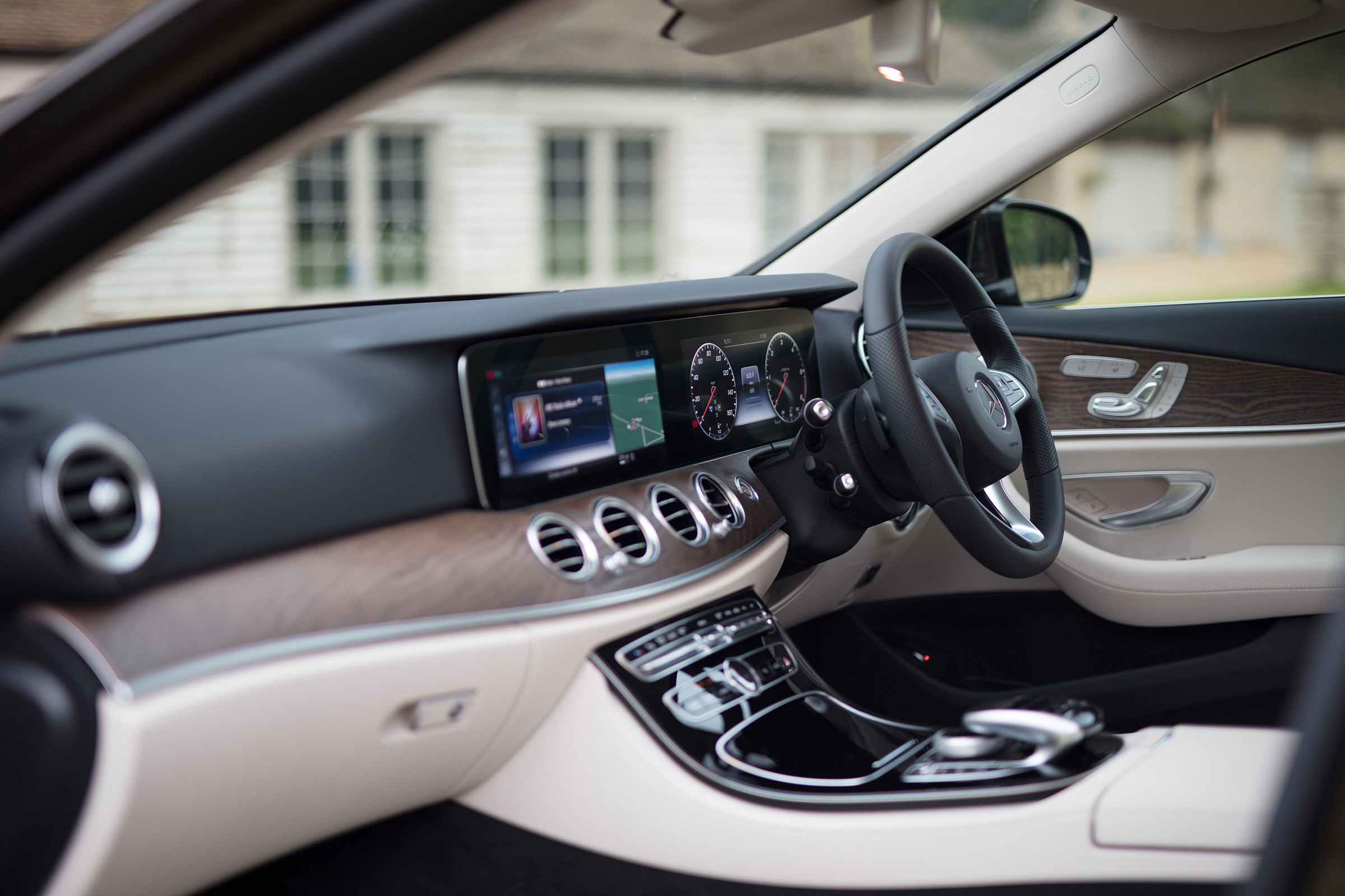 Mercedes E-Class All-Terrain - cabin