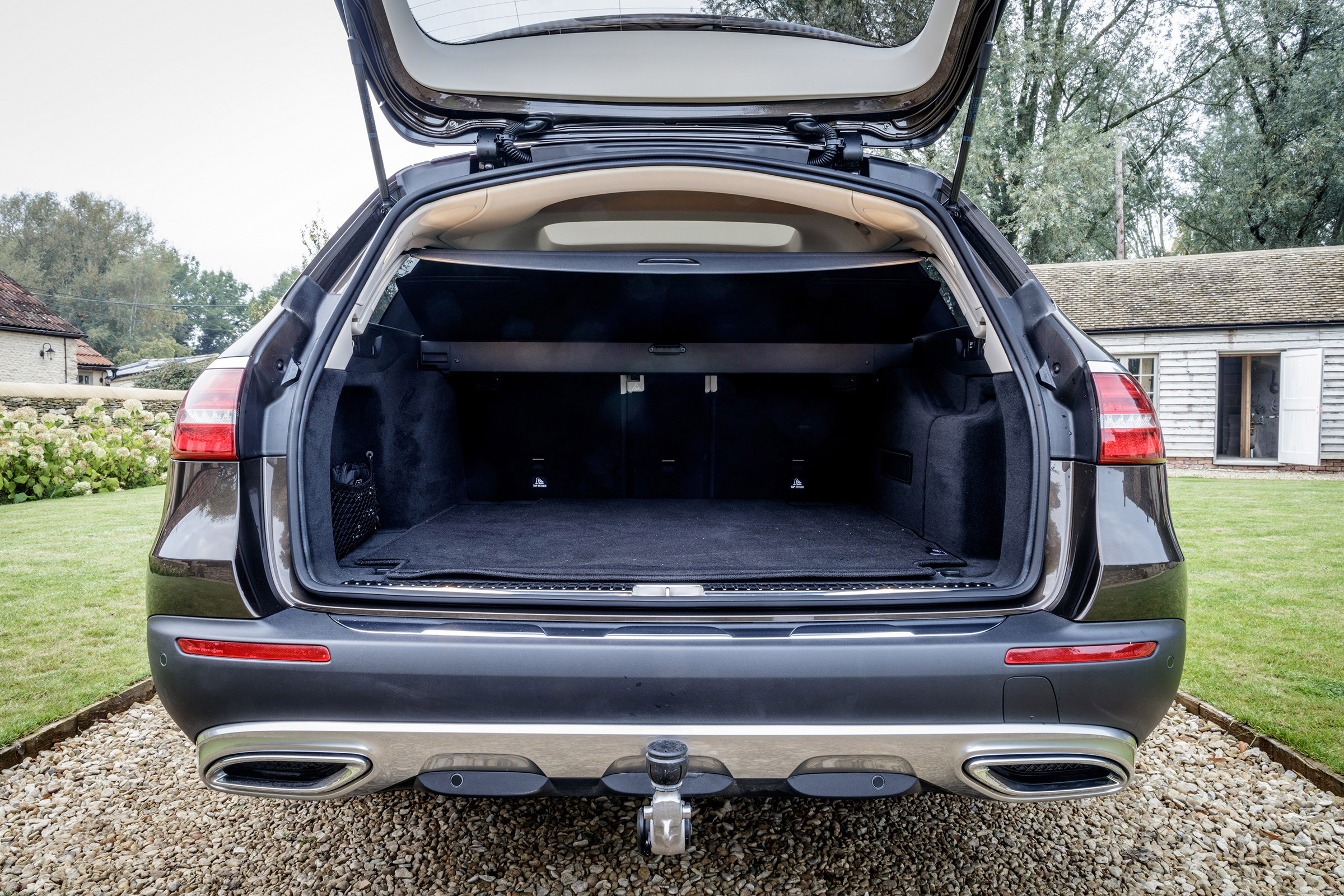 Mercedes E-Class All-Terrain - boot