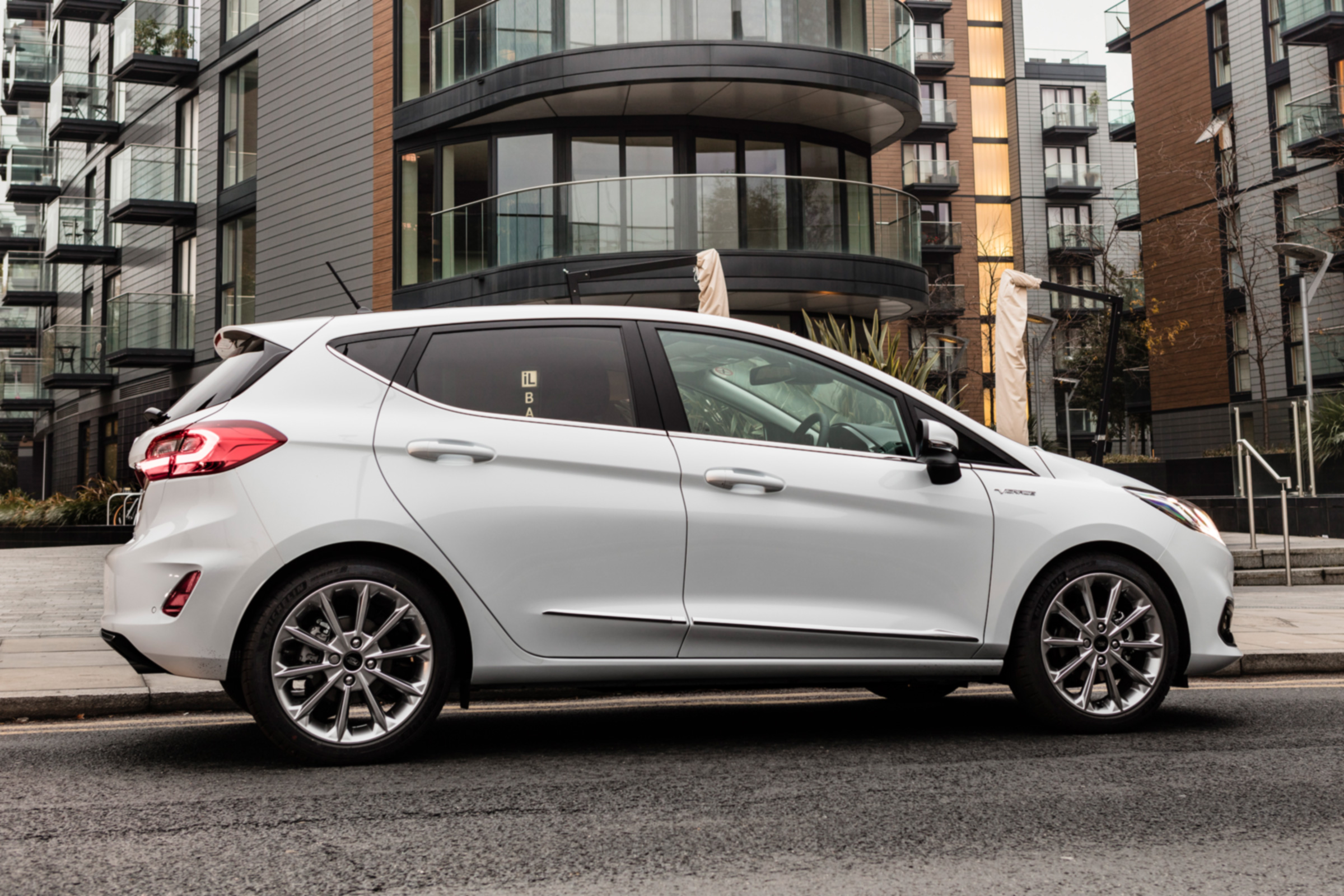 Ford Fiesta Vignale - side profile lights on