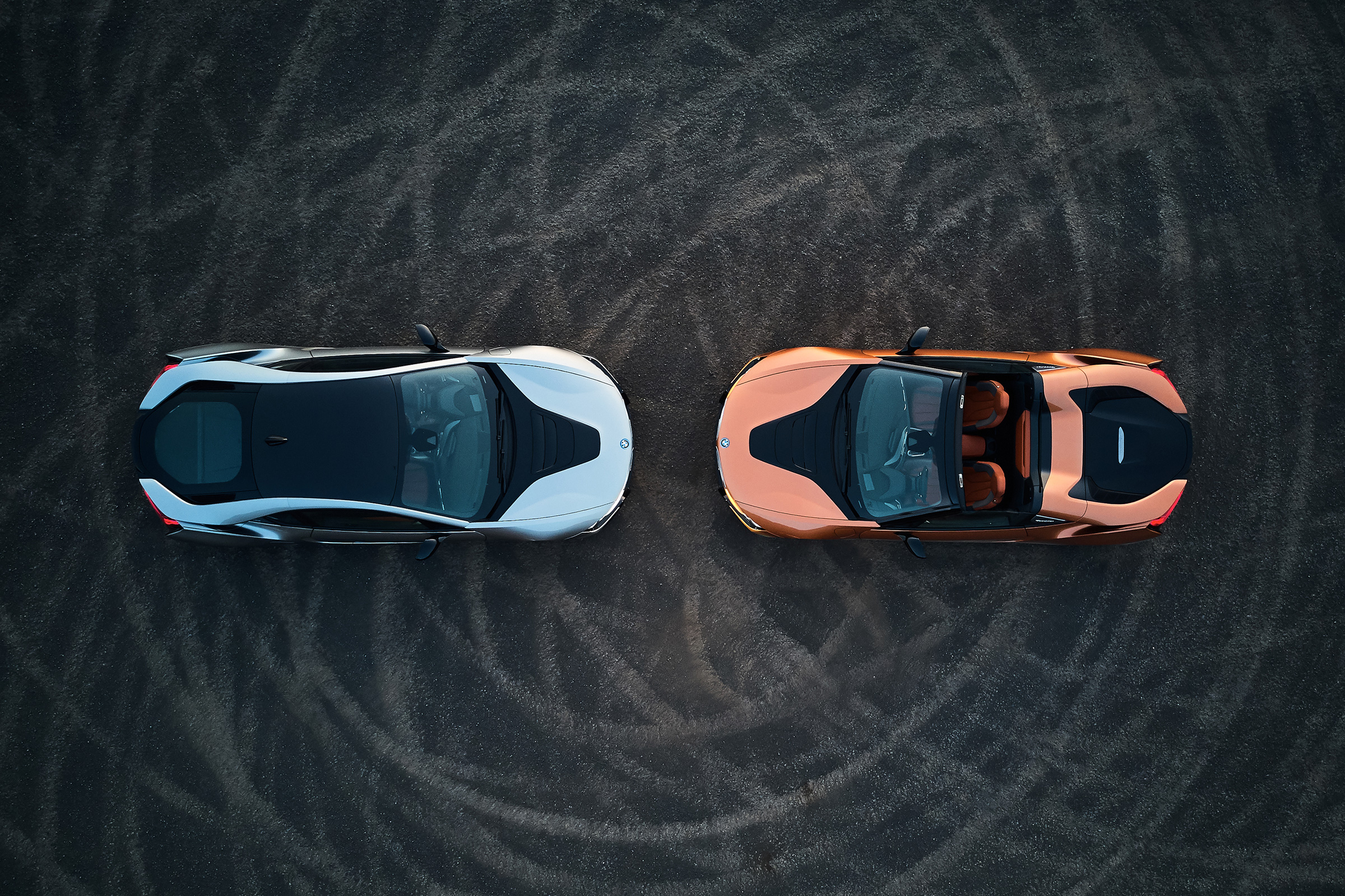BMW i8 and i8 Roadster - overhead