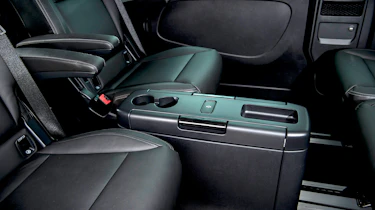Renault Trafic SpaceClass - table