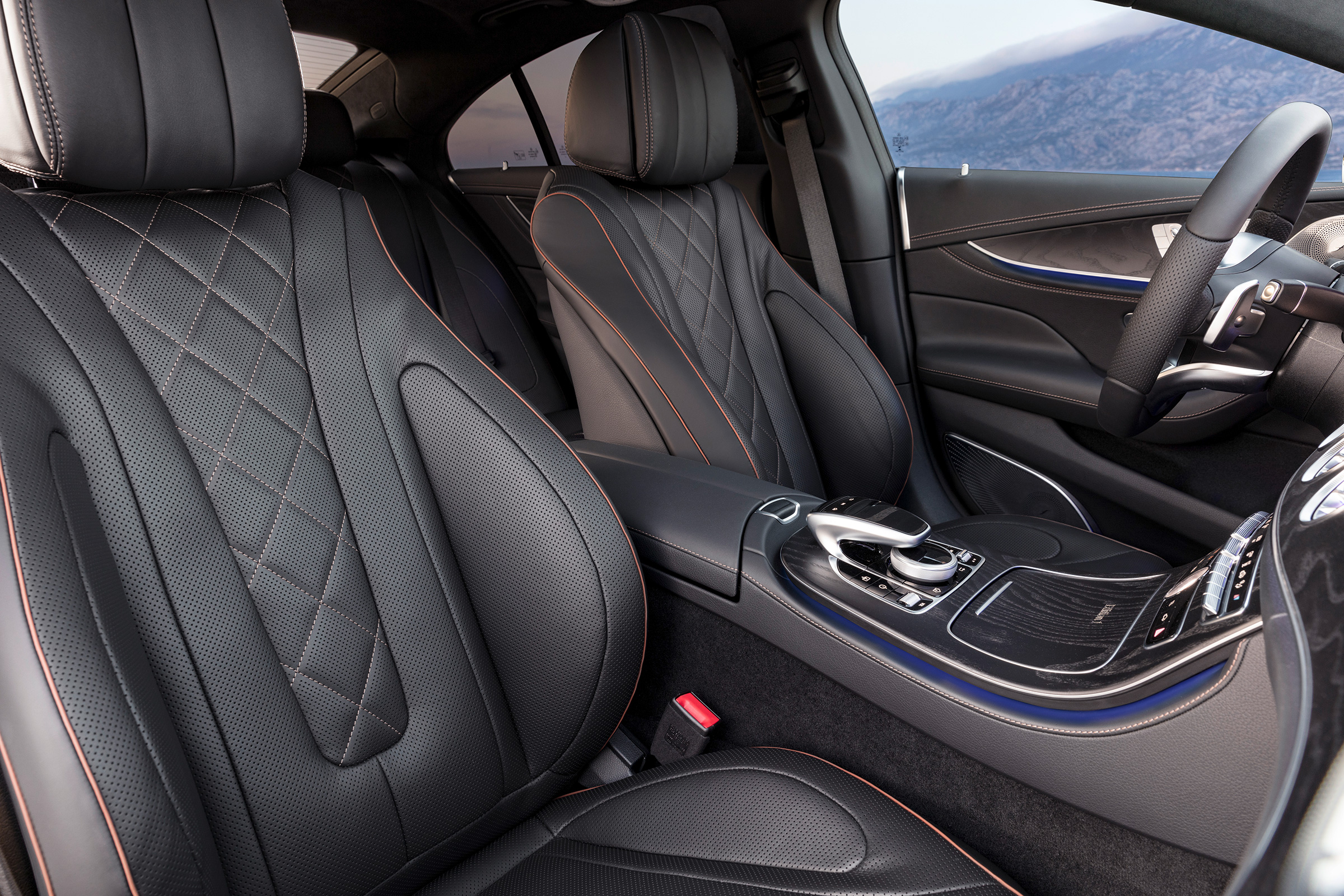 Mercedes CLS - front seats