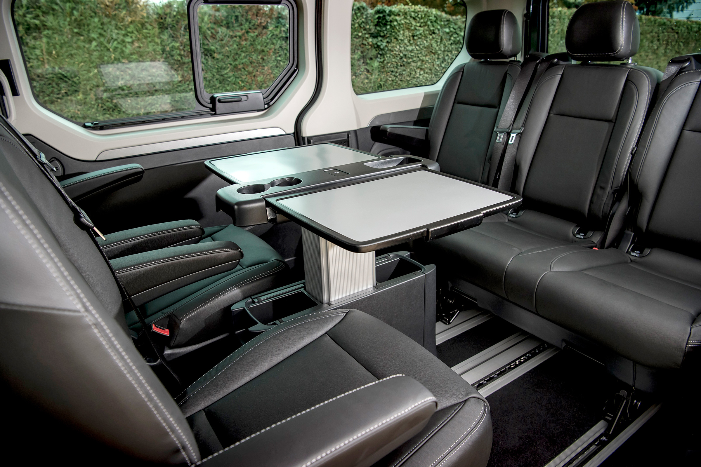 Renault Trafic SpaceClass - table