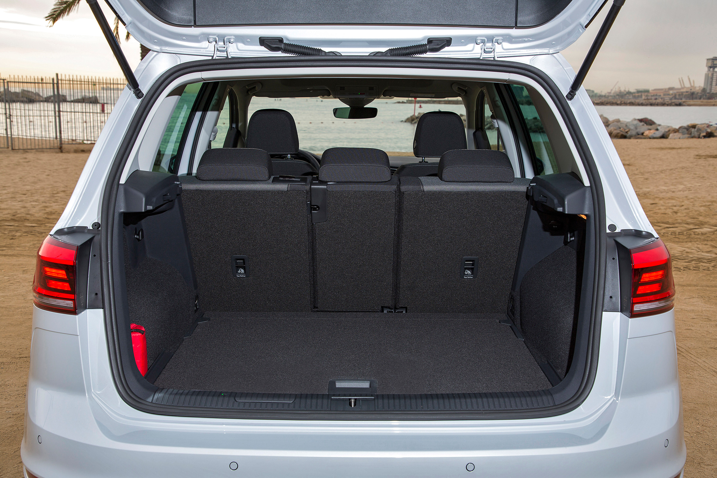 VW Golf SV - boot
