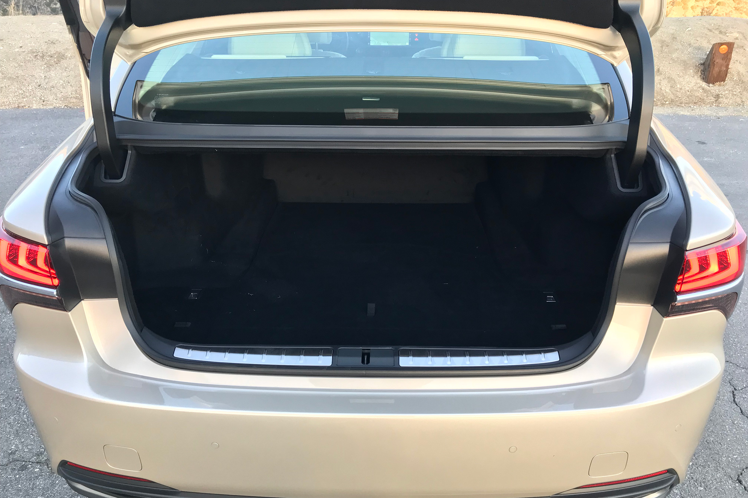 Lexus LS review - boot