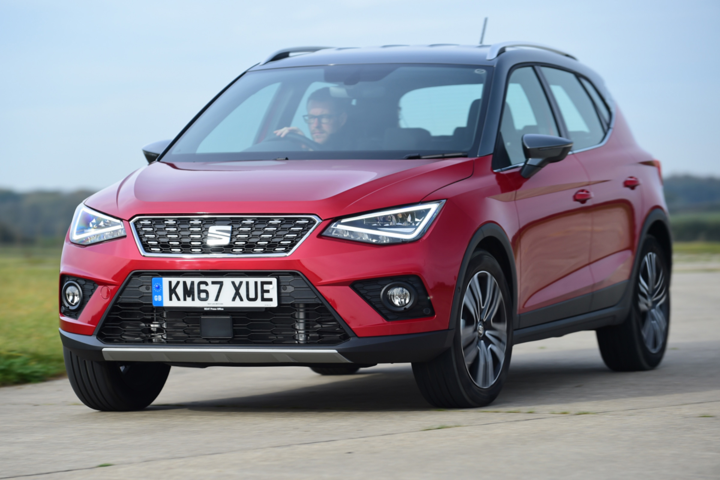 SEAT Arona - front quarter