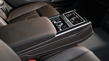 Audi A8 - screen