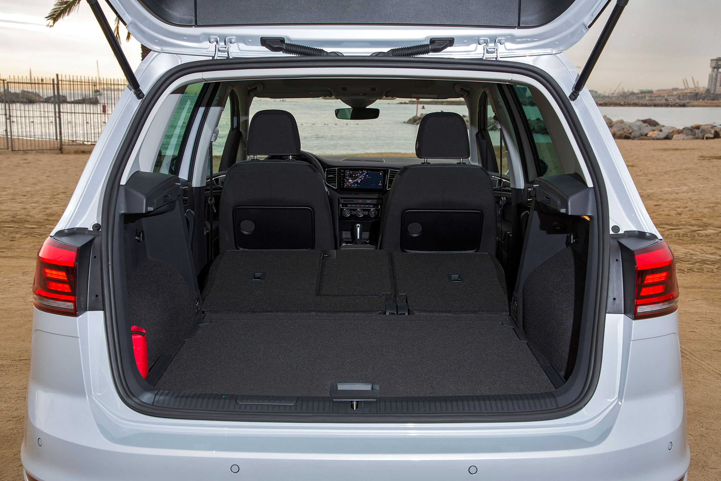 VW Golf SV - boot