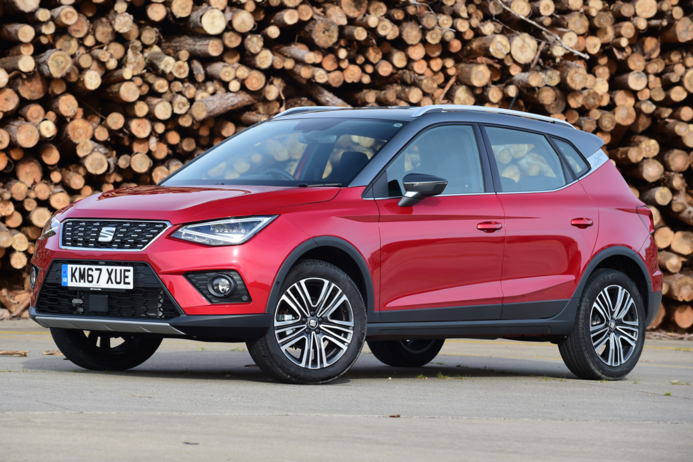 SEAT Arona - front quarter static