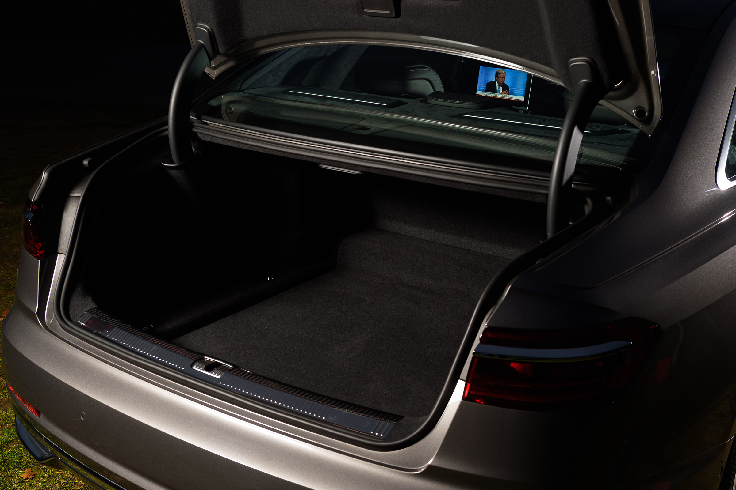 Audi A8 - boot