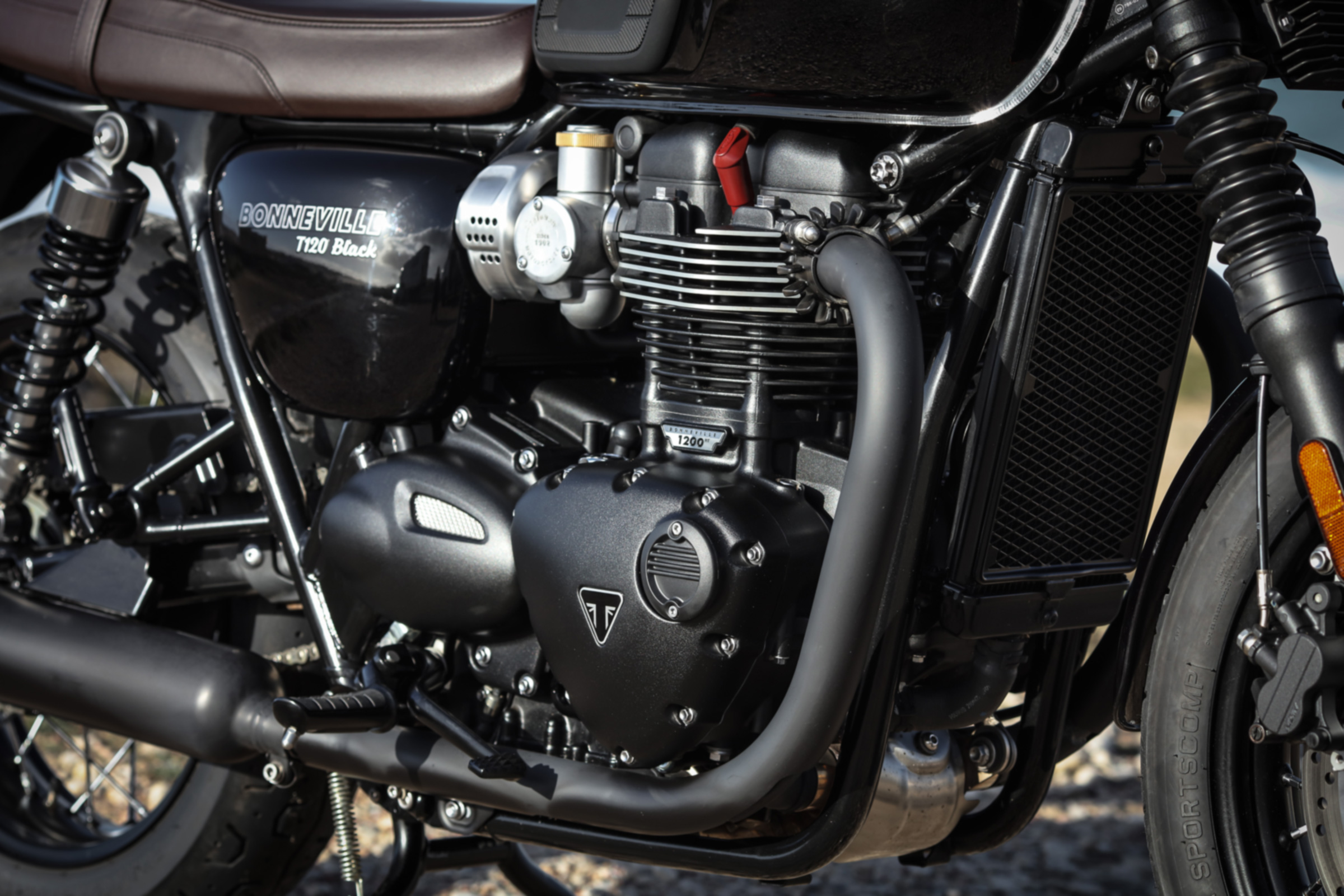 Triumph Bonneville T120 review - engine