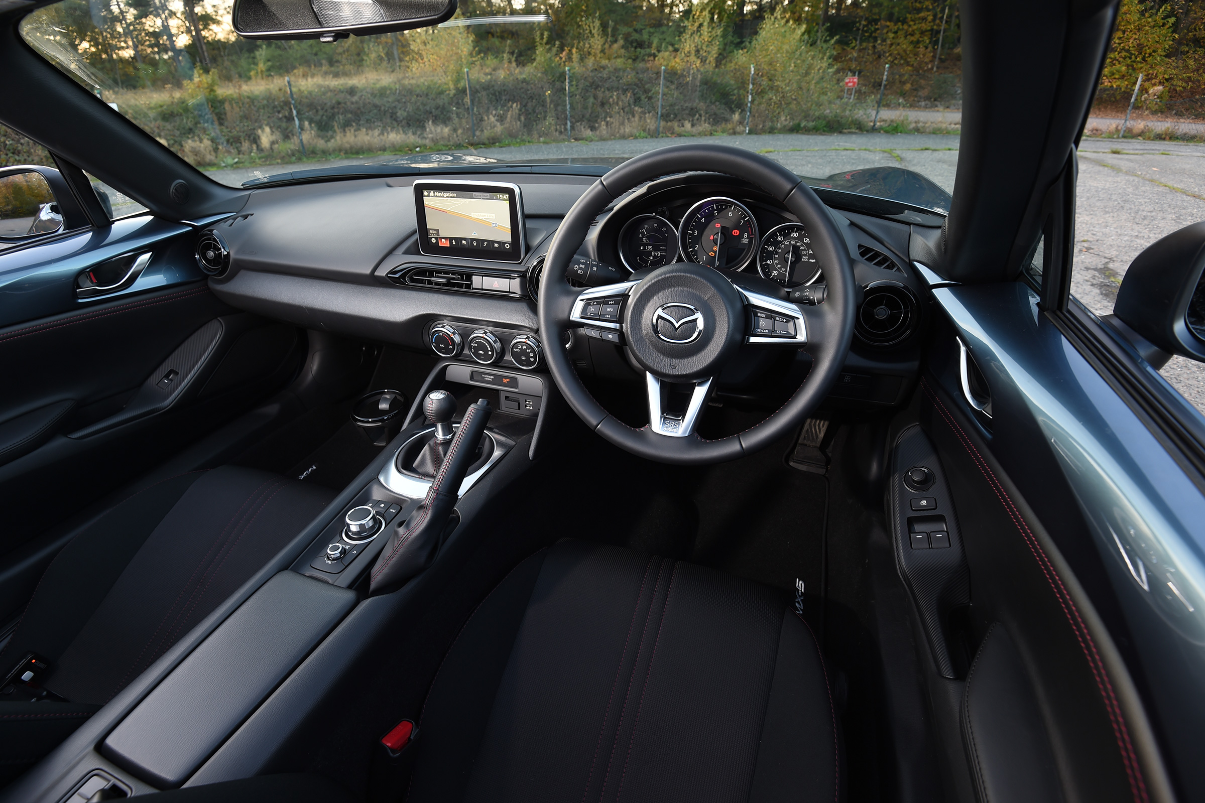 Mazda MX-5 - interior
