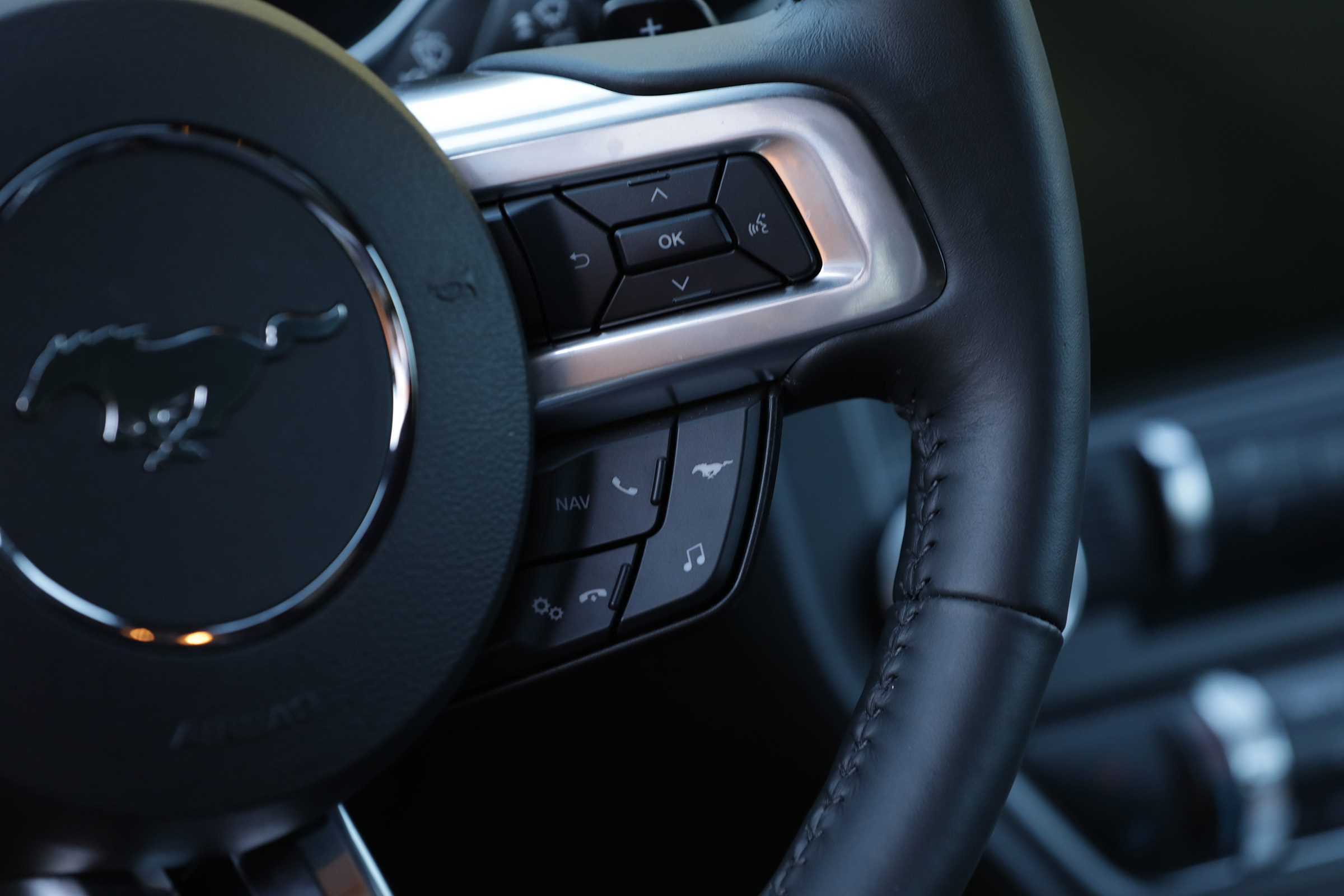 Ford Mustang - steering wheel detail