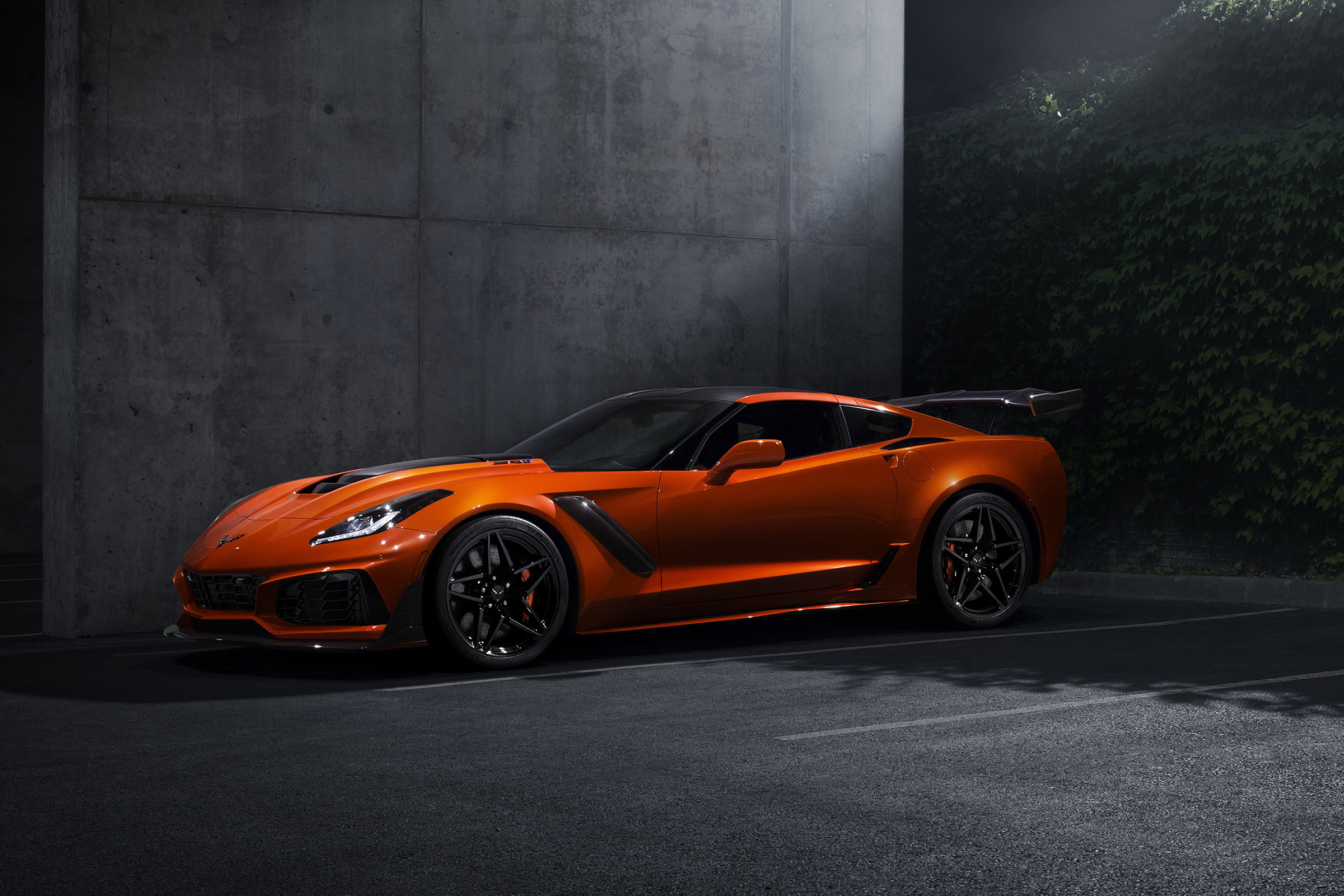 Chevrolet Corvette ZR1 Sebring Orange front