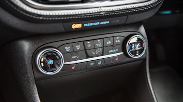 Ford Fiesta Vignale - centre console controls