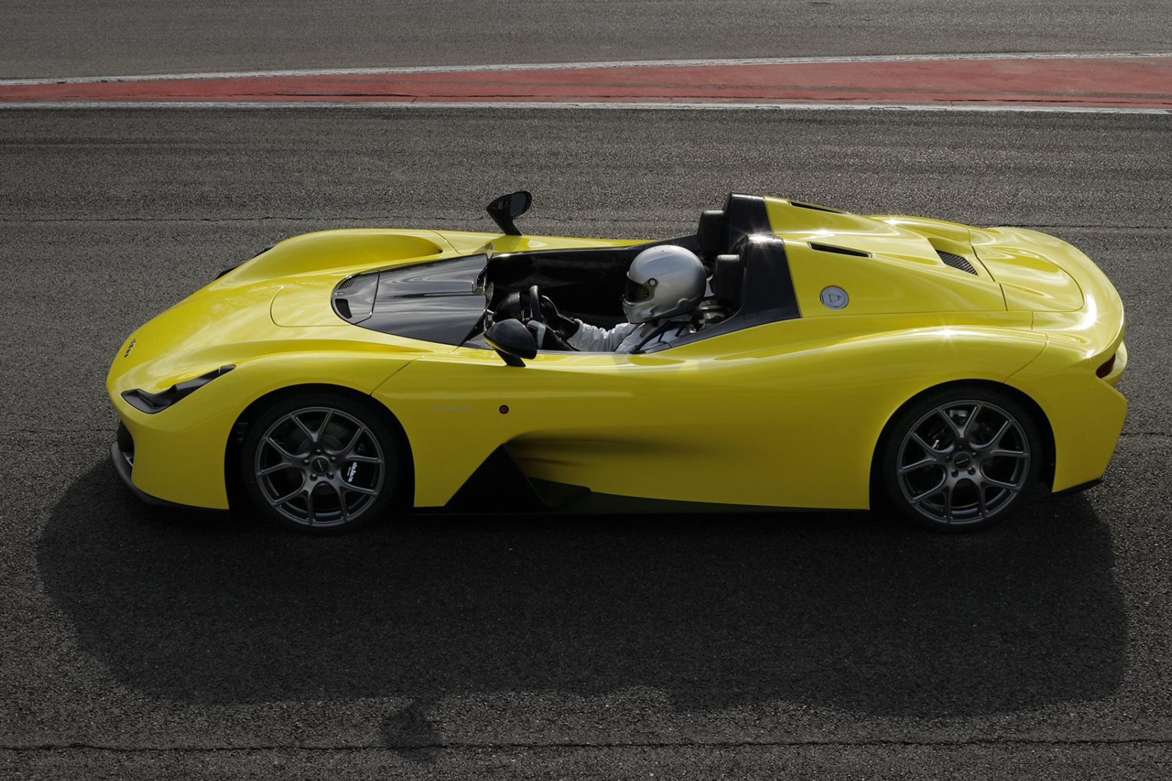 Dallara Stradale side