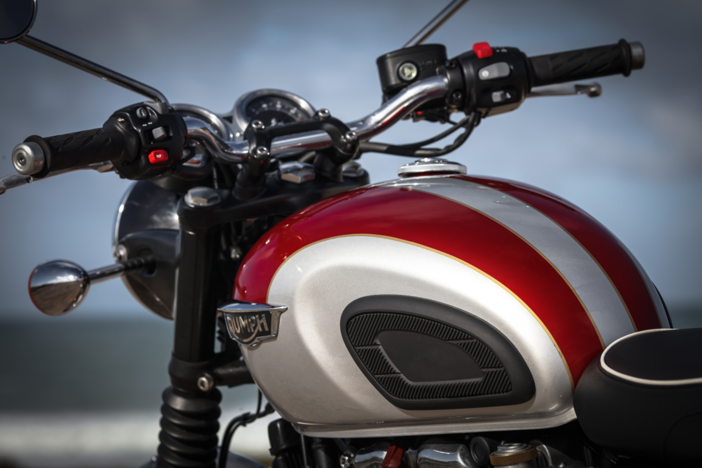 Triumph Bonneville T120 review - white and red tank