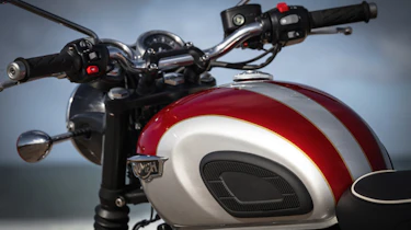 Triumph Bonneville T120 review - white and red tank