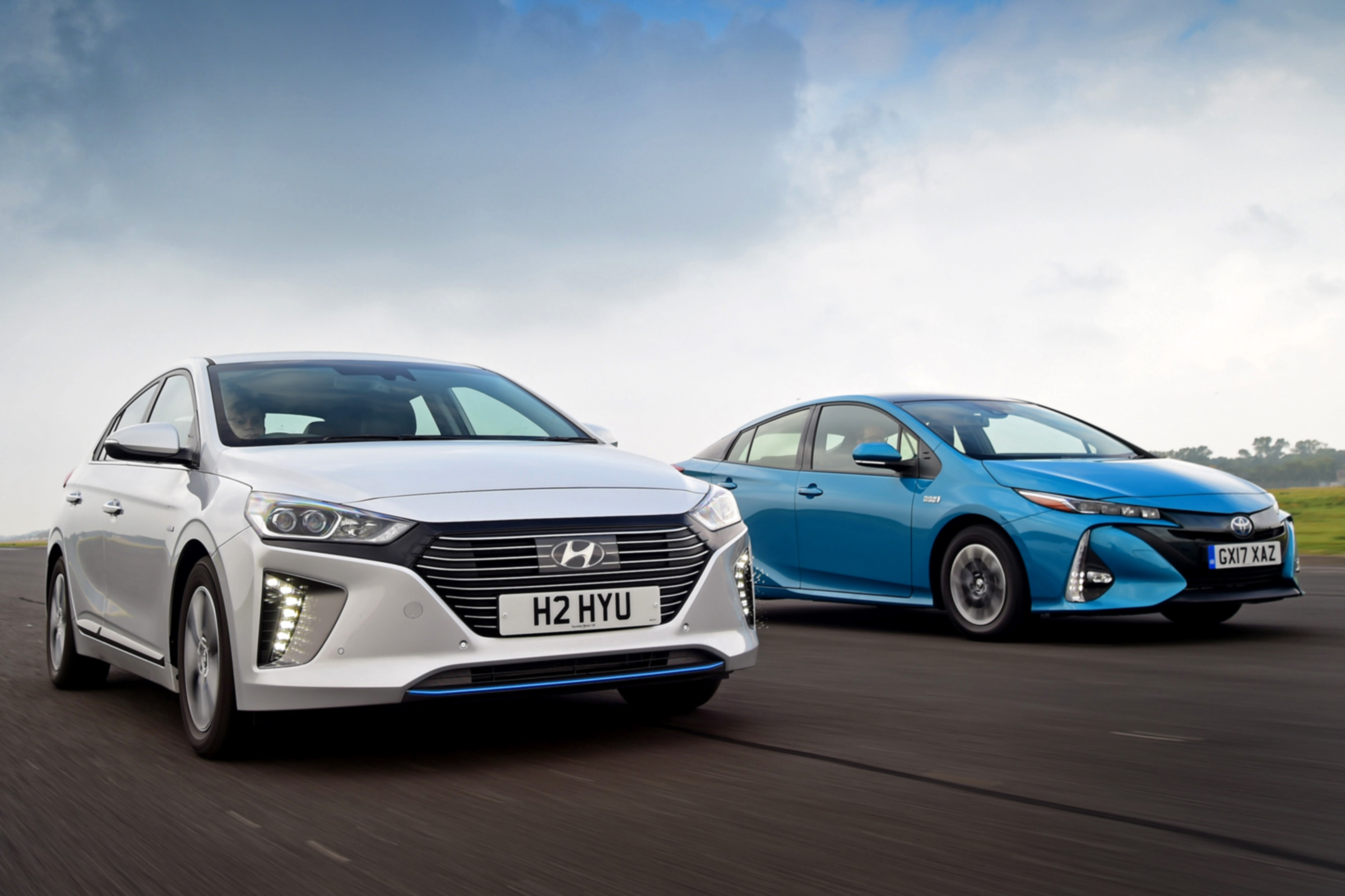 Hyundai Ioniq vs Toyota Prius - head-to-head