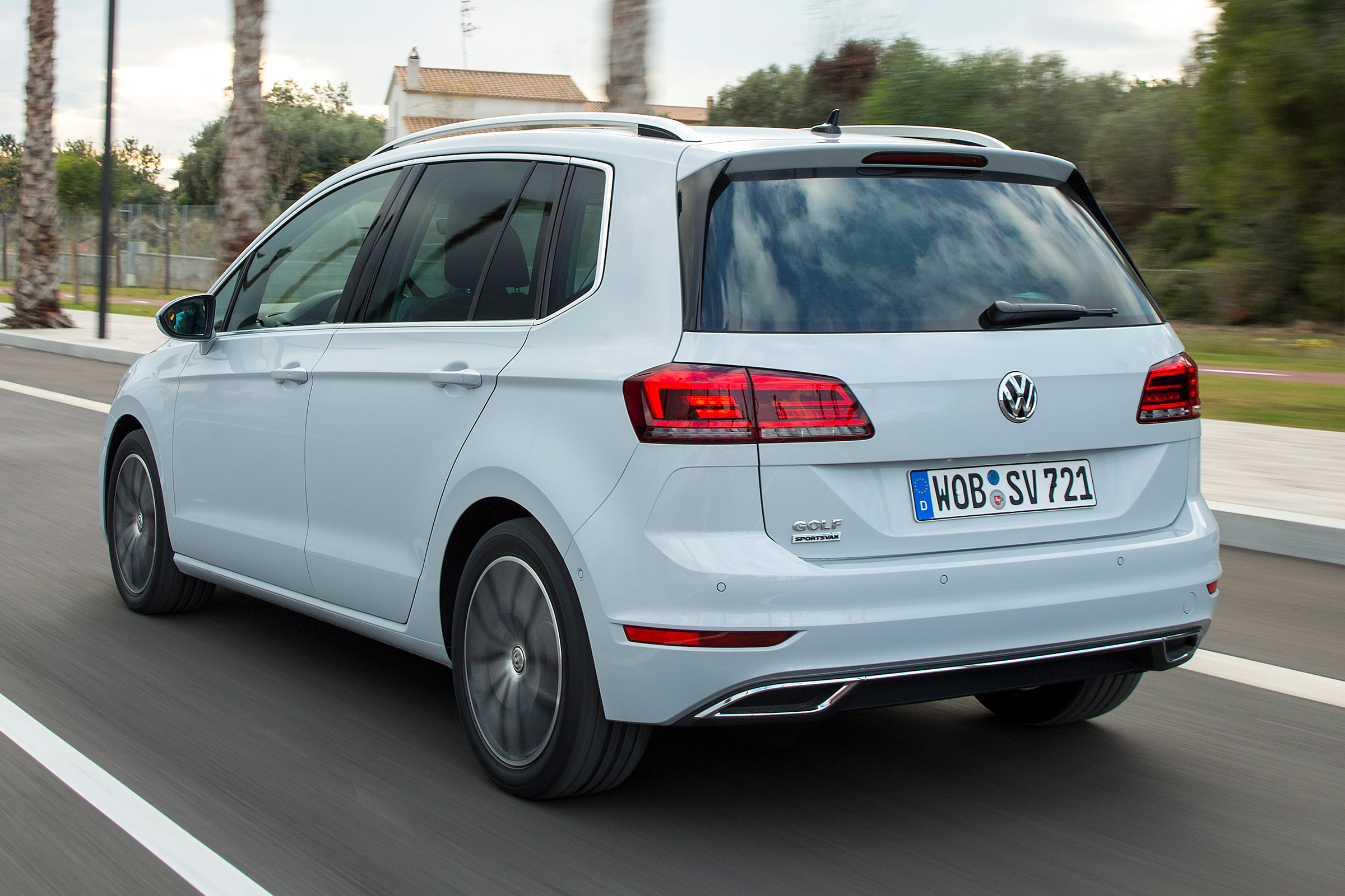 VW Golf SV - rear