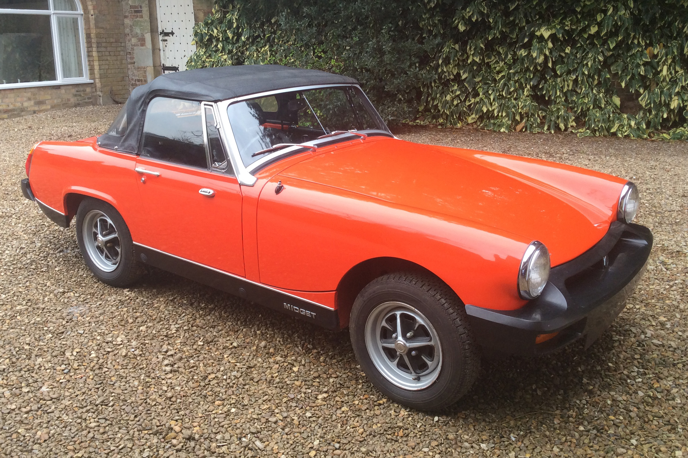 MG Midget 1500 - front