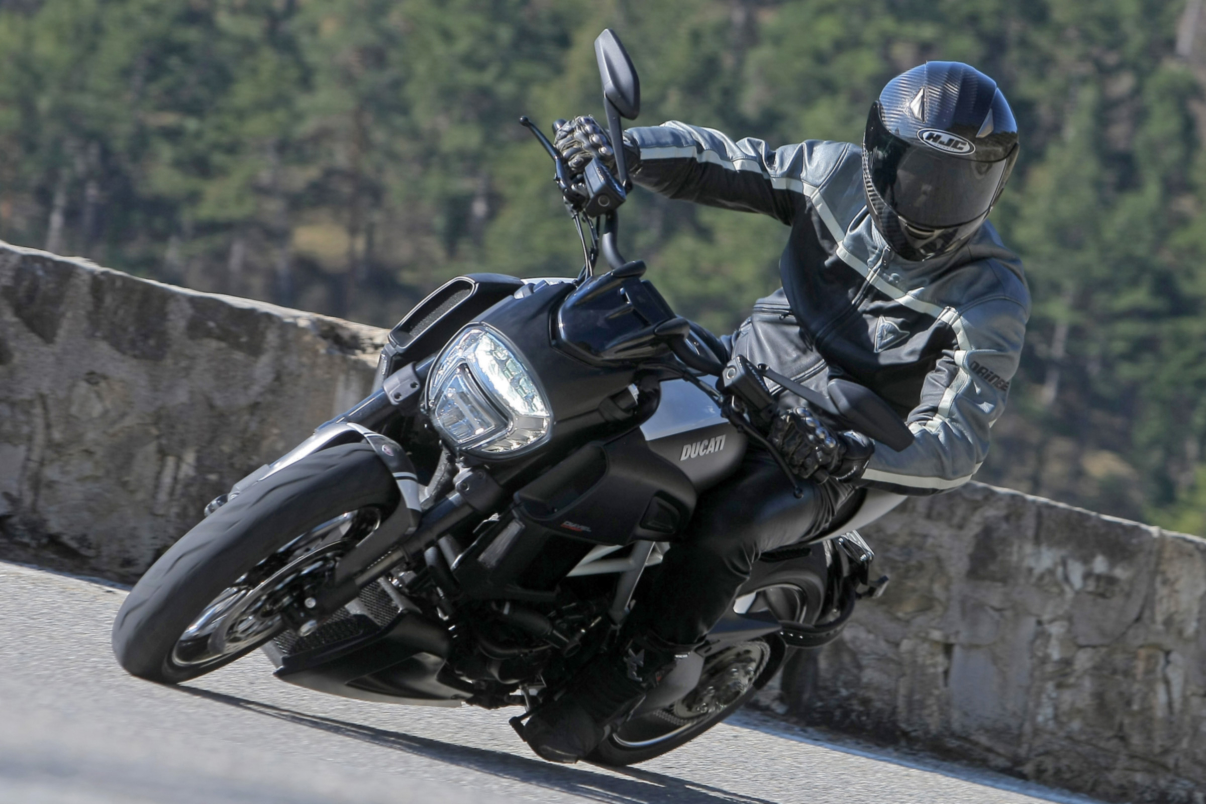 Ducati Diavel review - turning