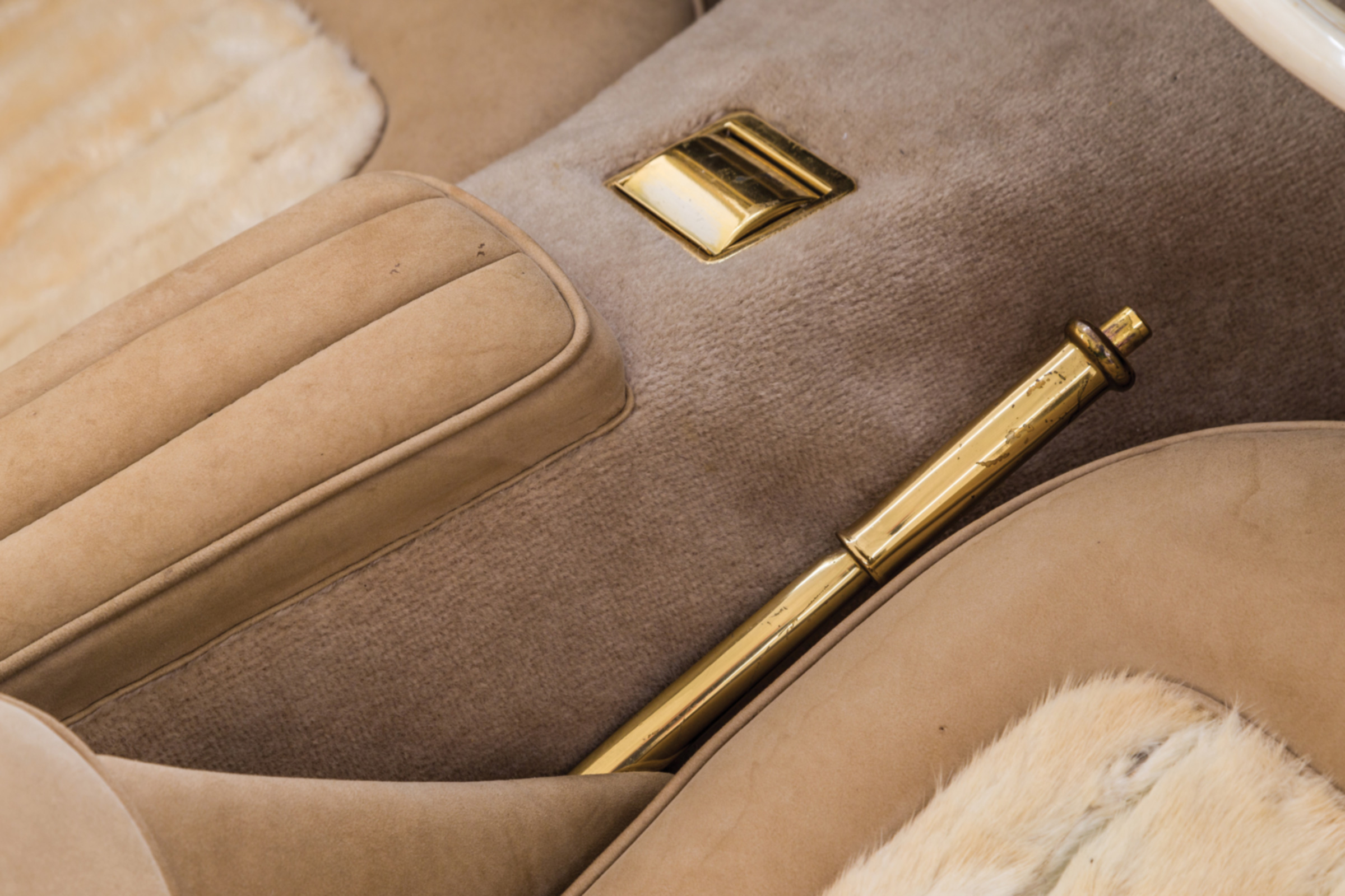 Austin Healey 100-Six - interior