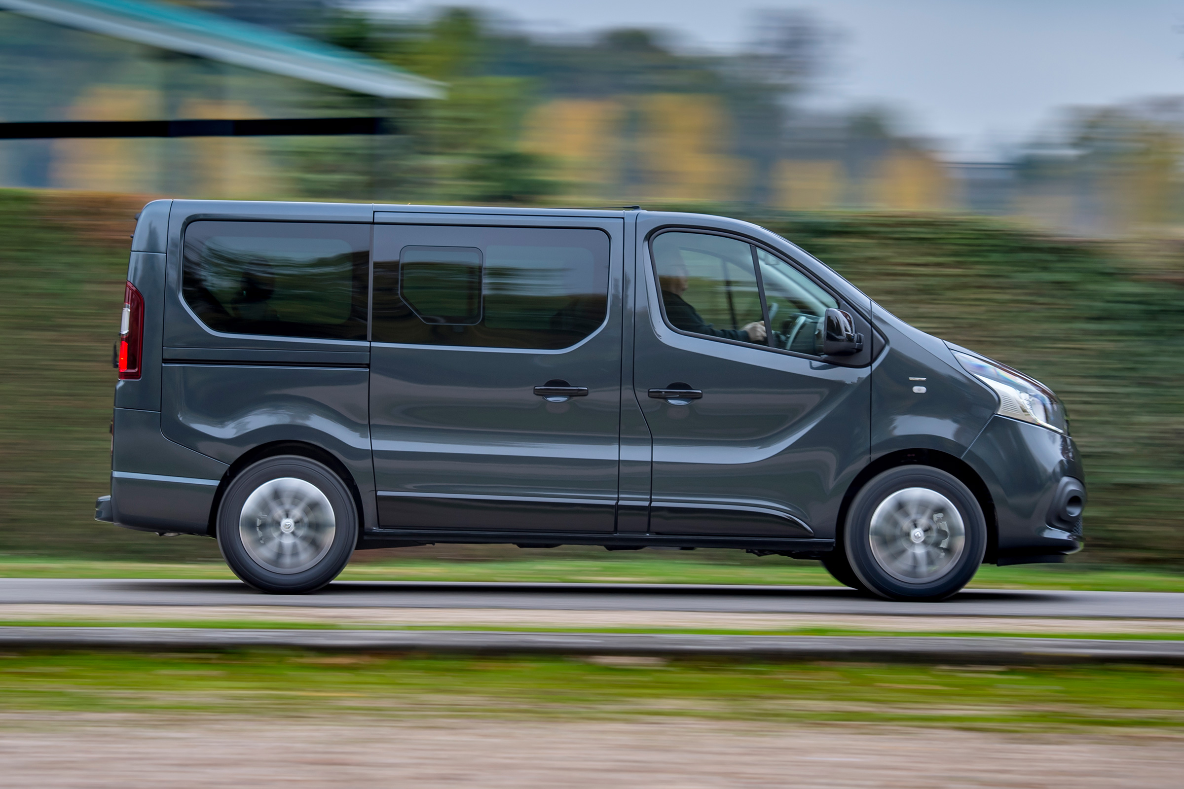 Renault Trafic SpaceClass - side