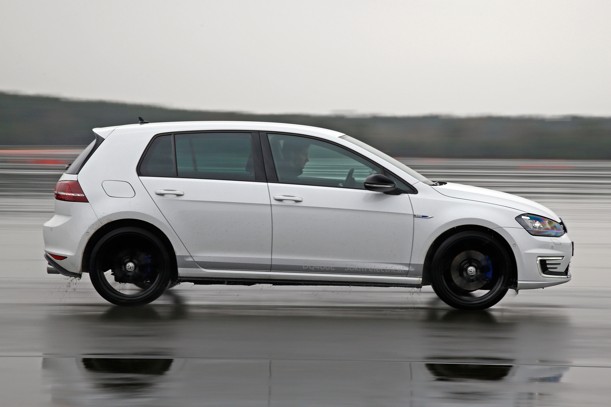 Volkswagen Golf GTE Performance prototype - side