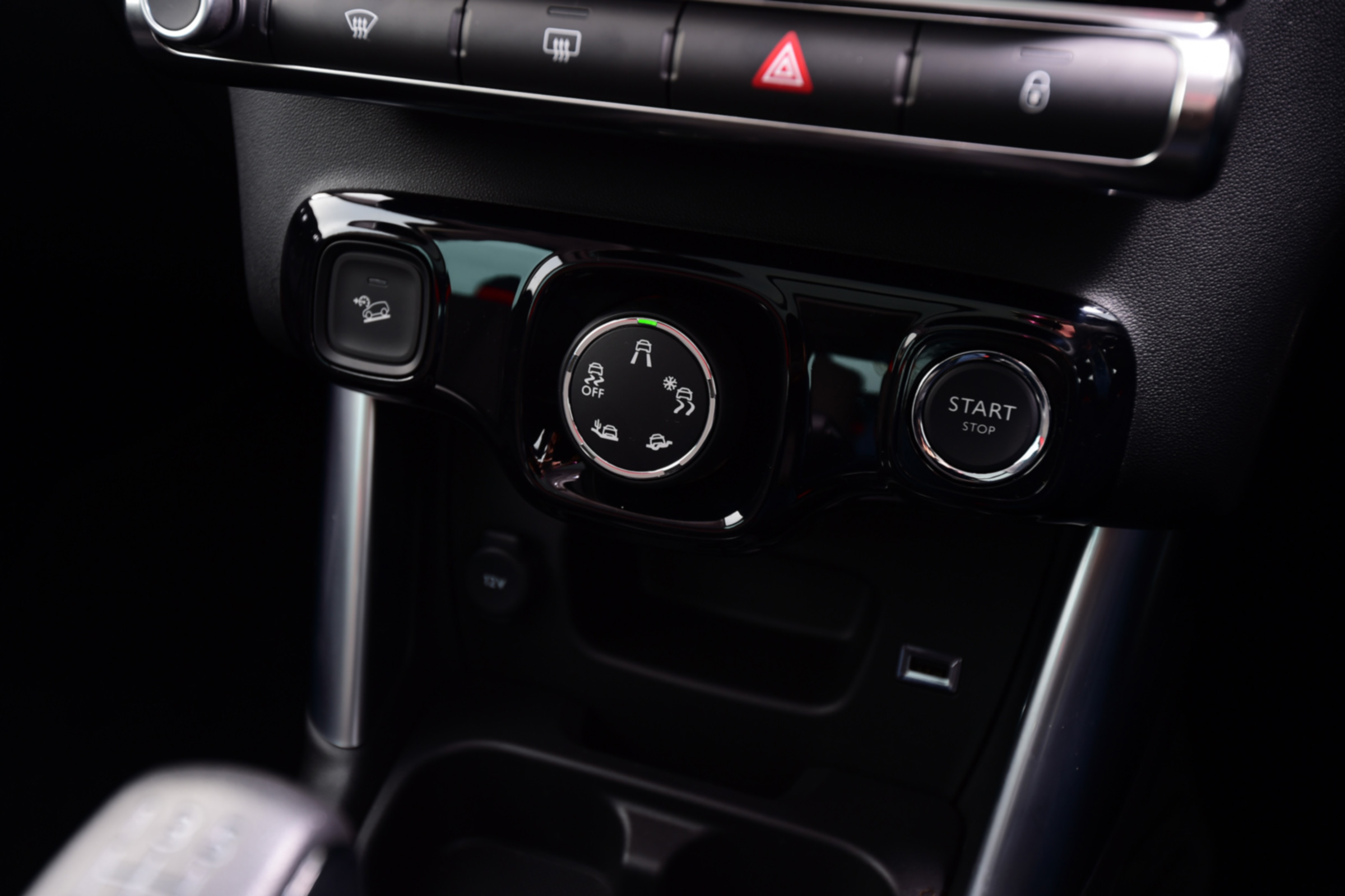 Citroen C3 Aircross - front dials