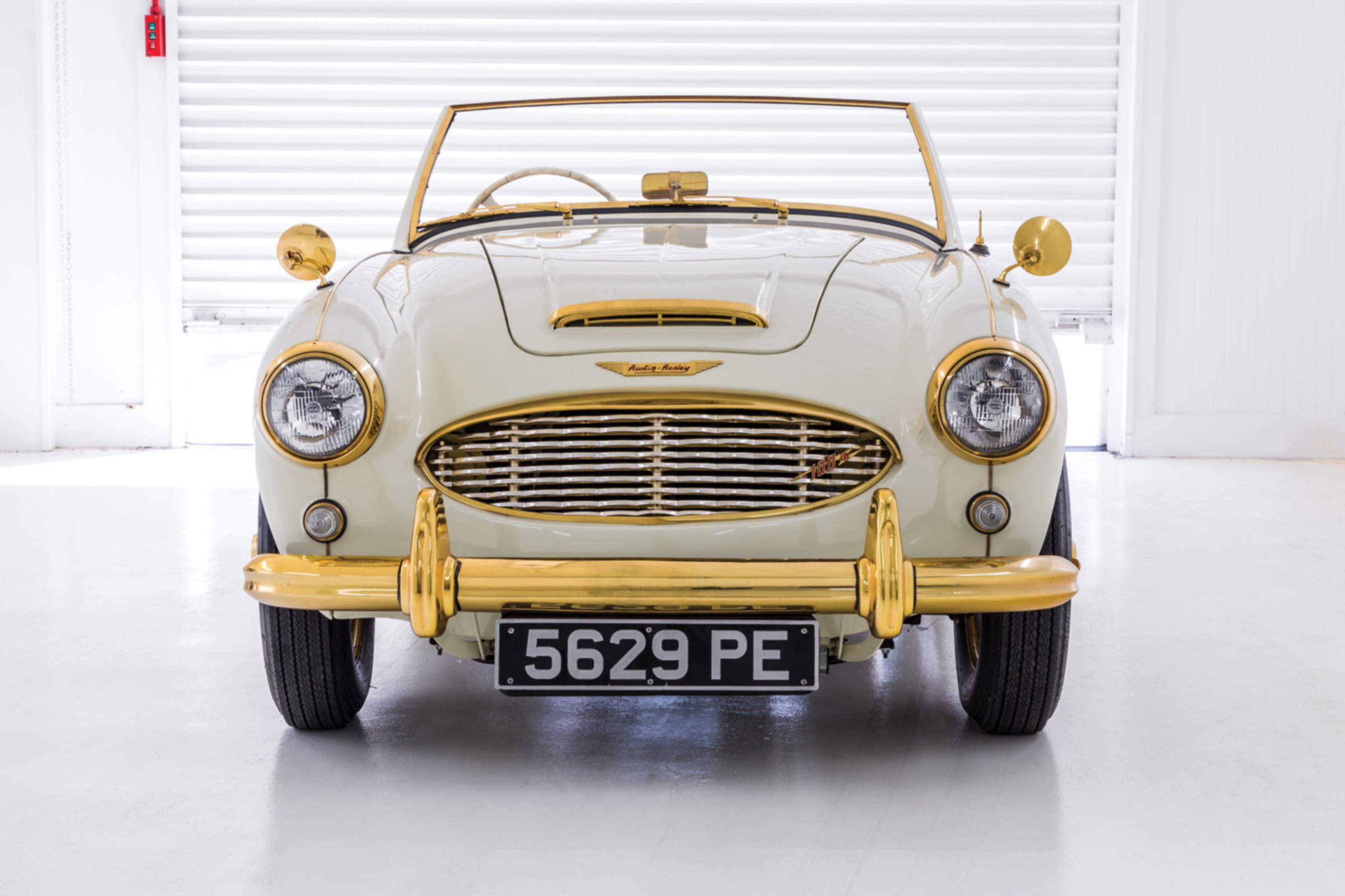 Austin Healey 100-Six - front