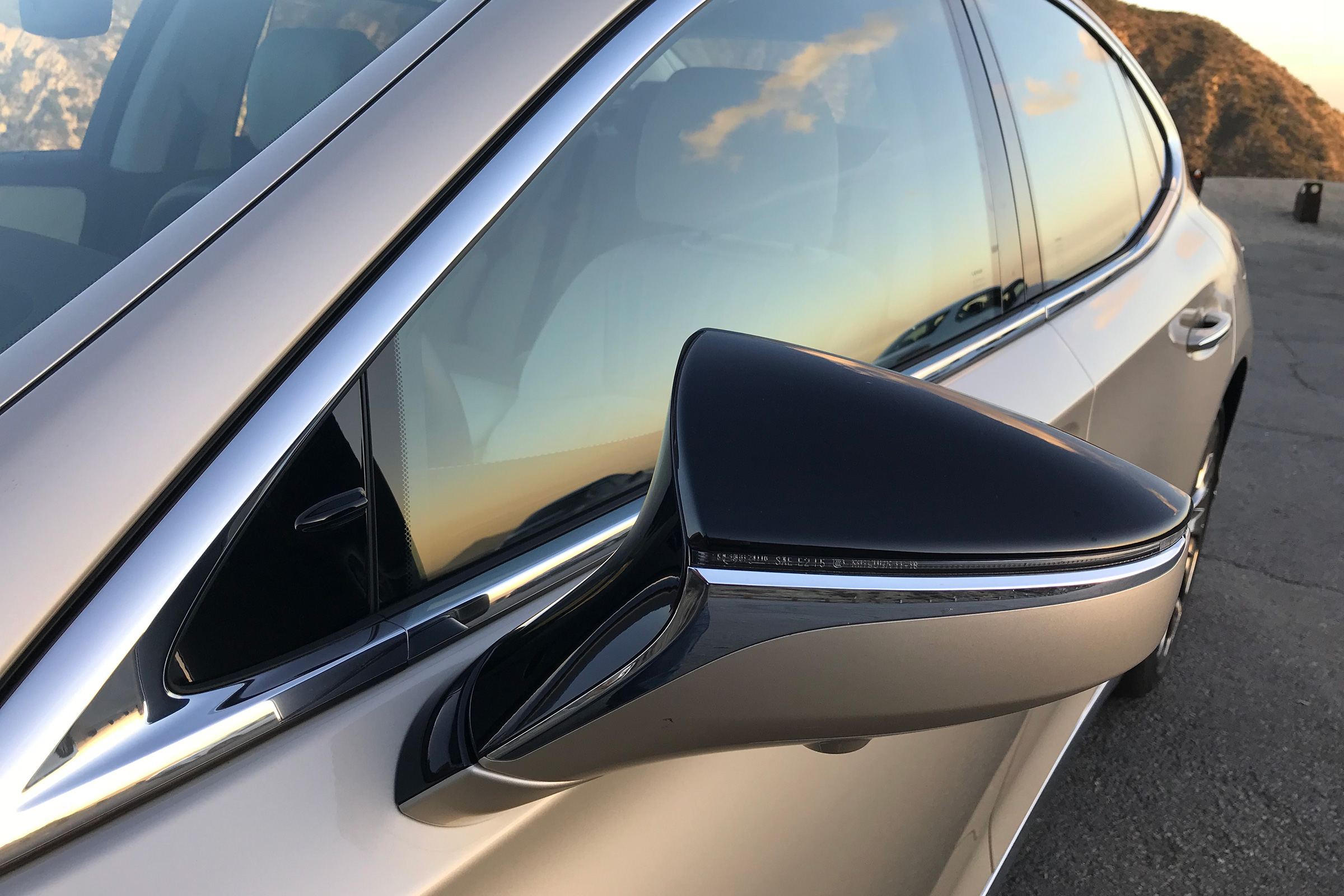 Lexus LS review - mirror