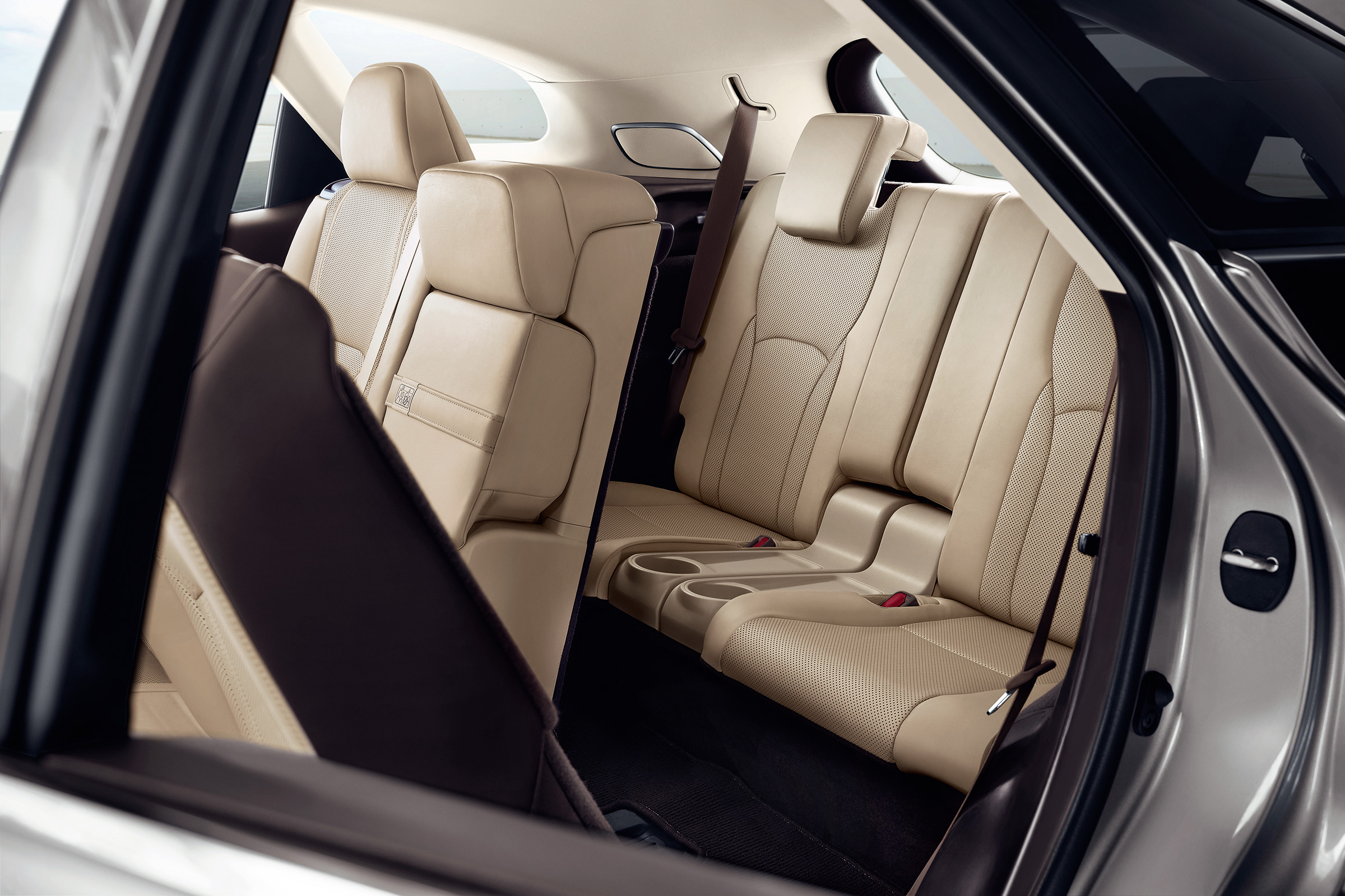 Lexus RX L - seats