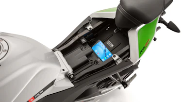 Aprilia RS 125 review - storage