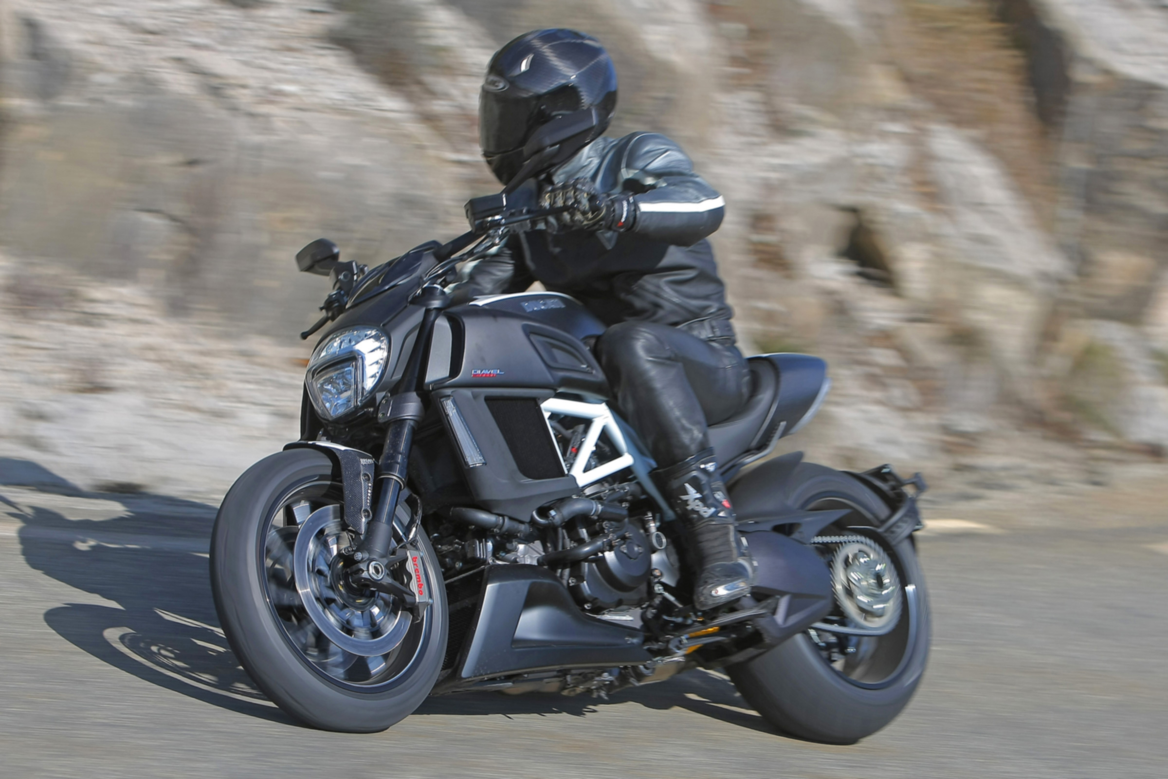 Ducati Diavel review - front tracking