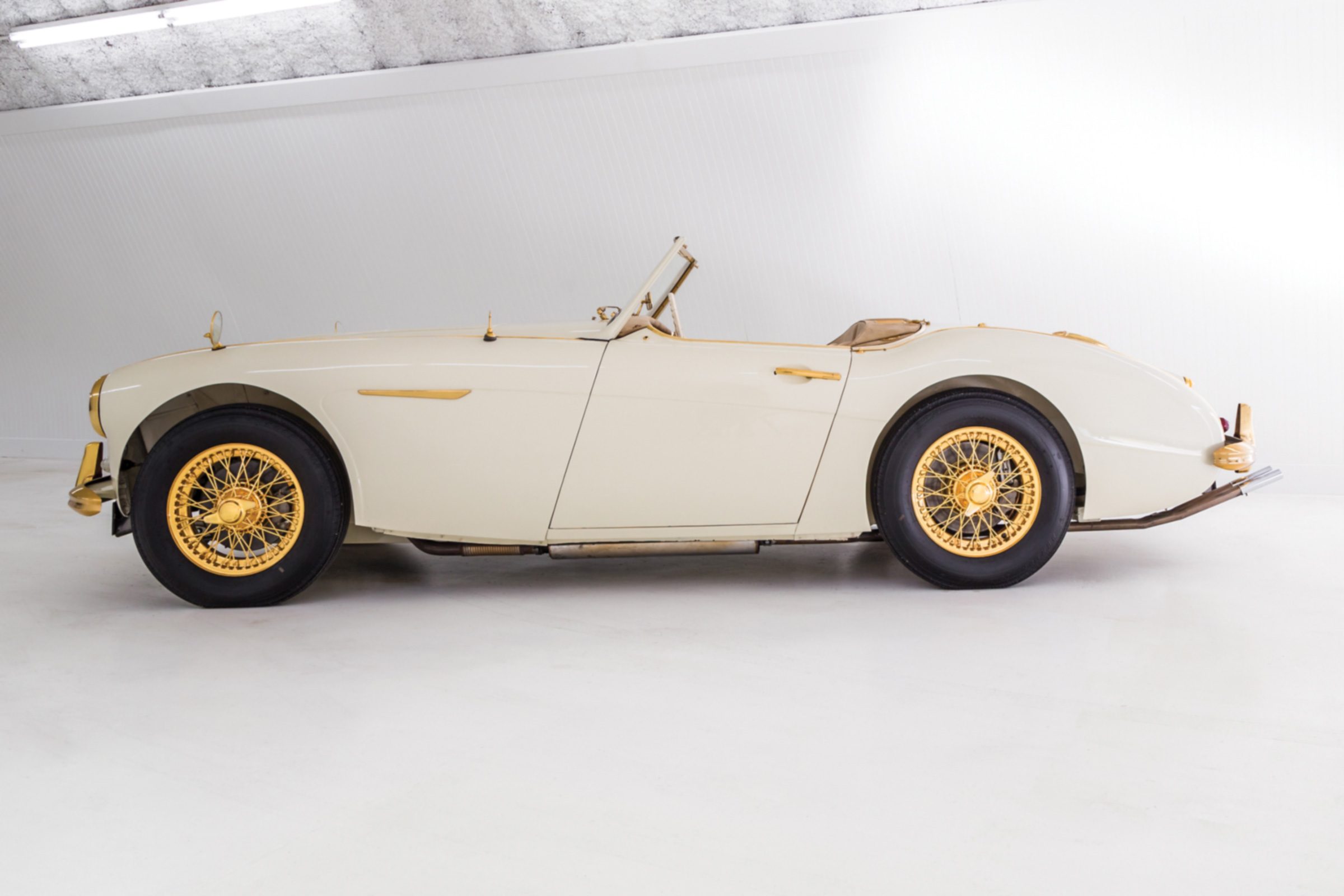 Austin Healey 100-Six - side profile