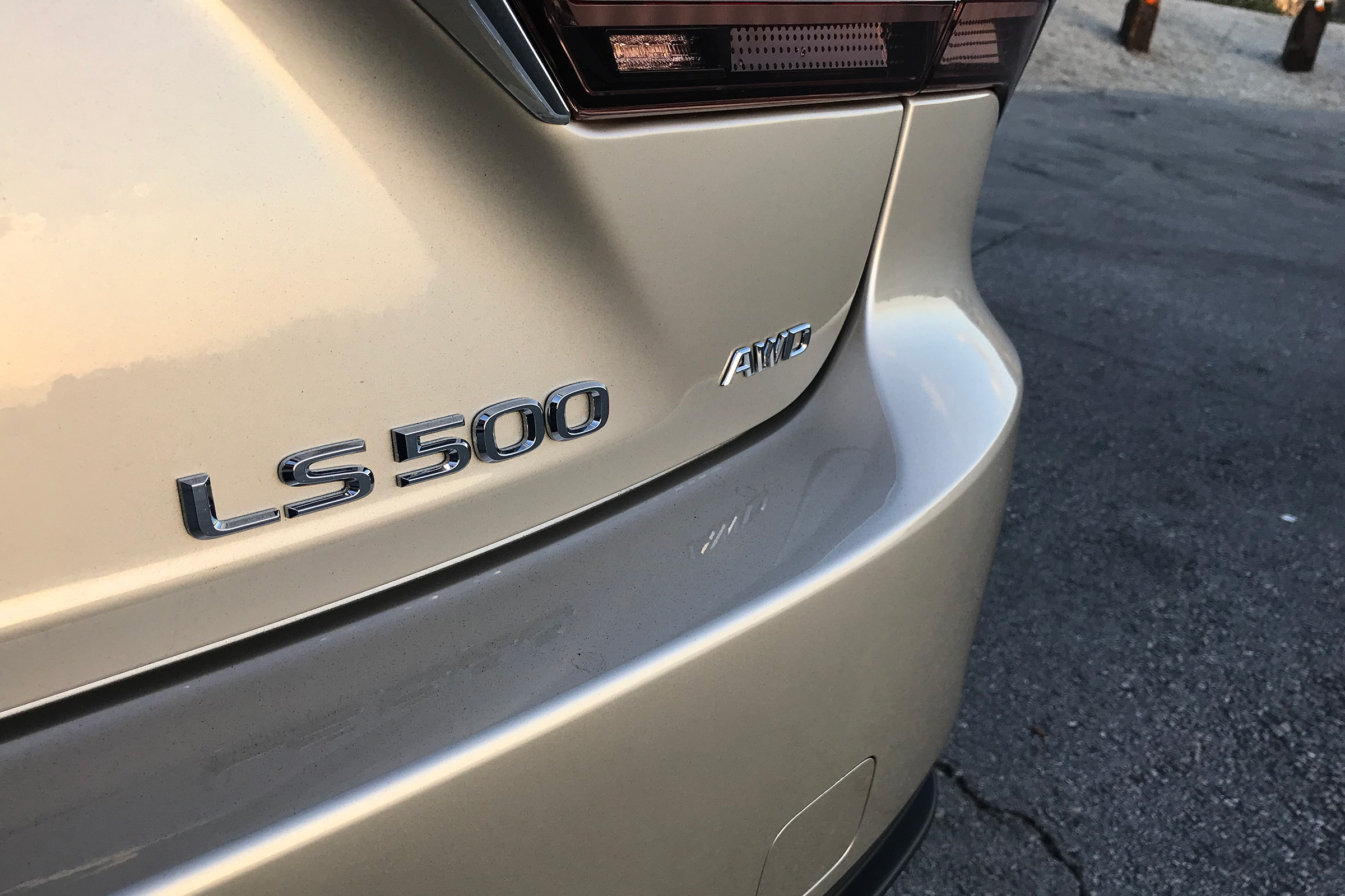 Lexus LS review - badge