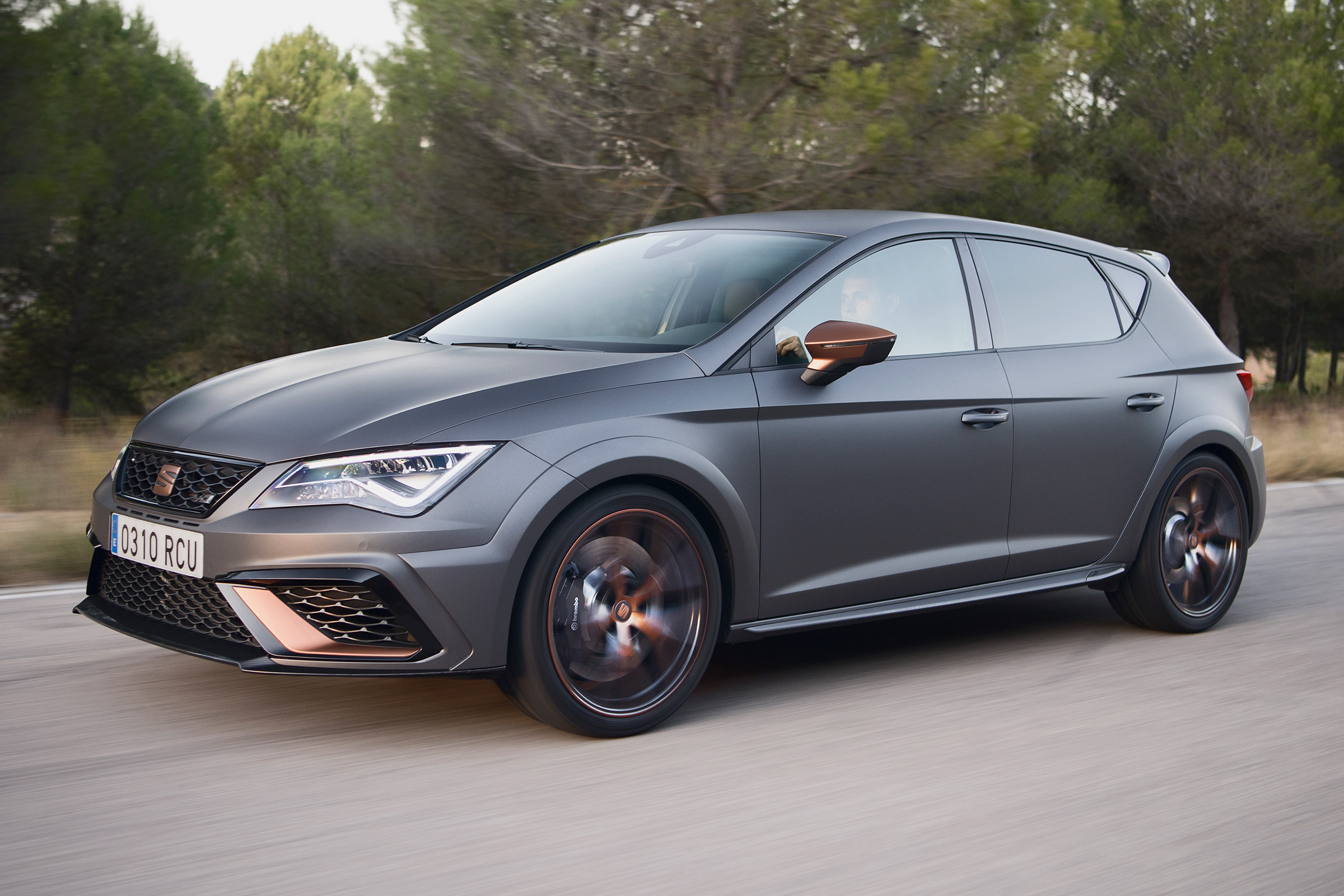 SEAT Leon Cupra R - front
